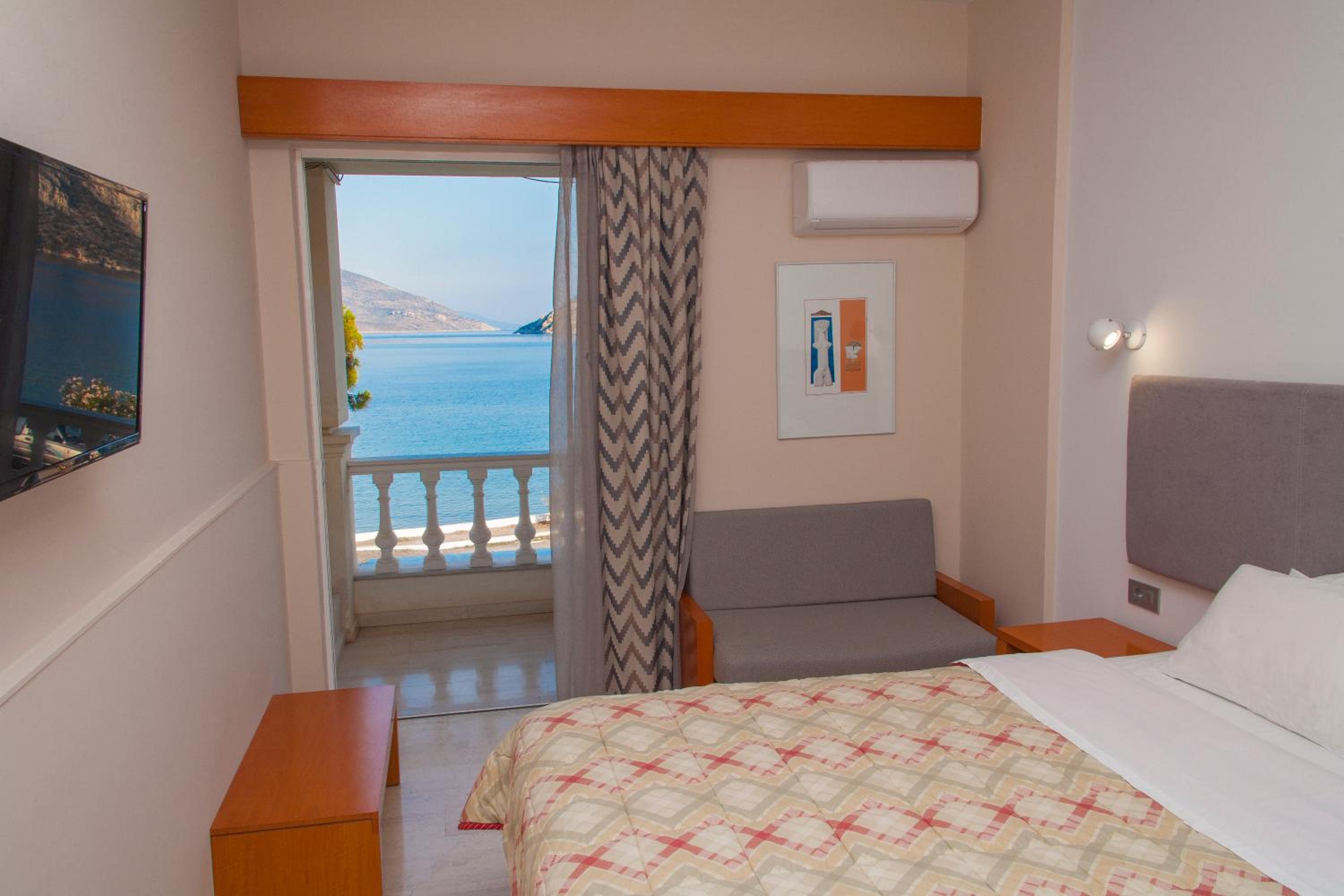 Double or Twin Room with Sea View photo 2
