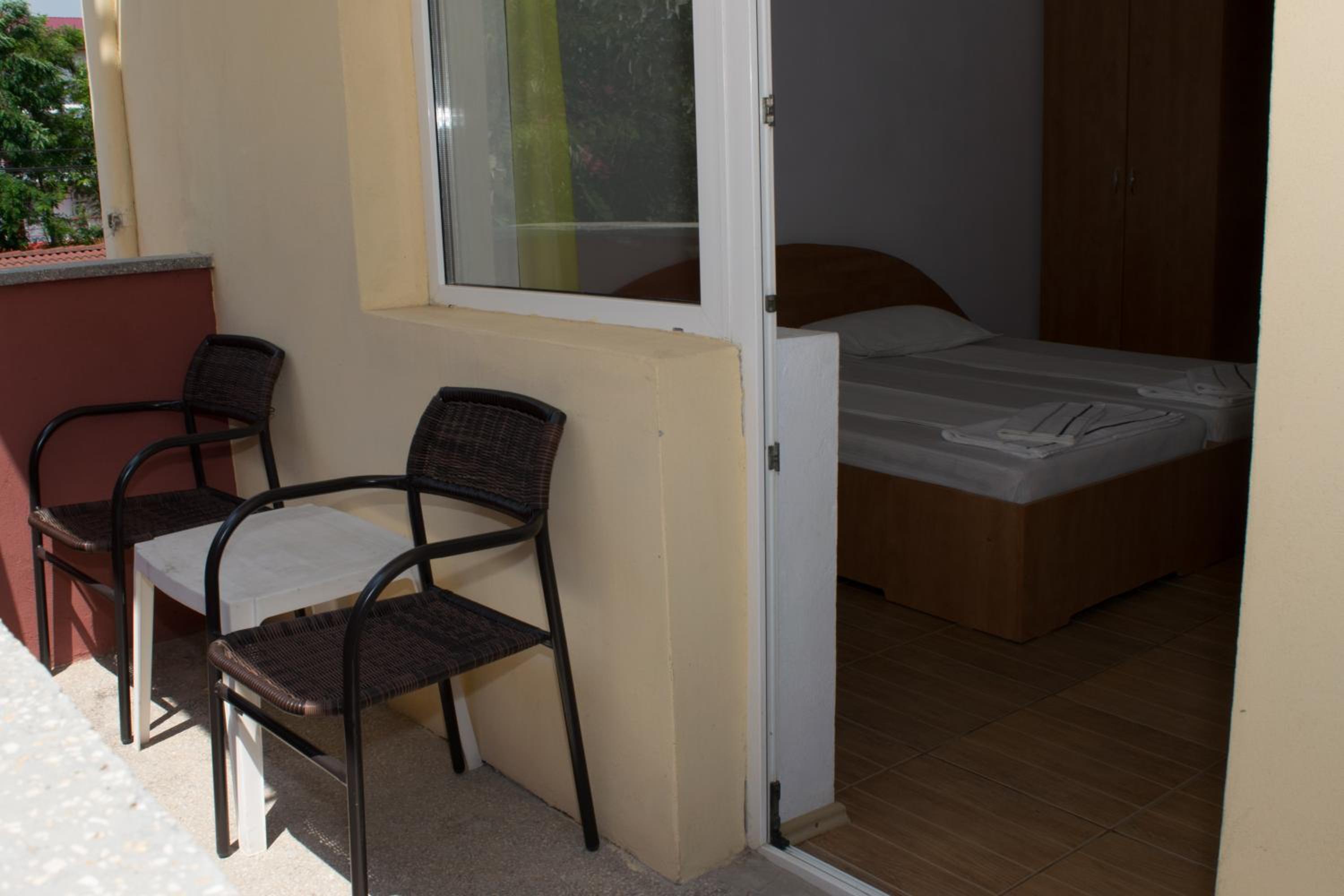 Standard Double or Twin Room - Photo 2