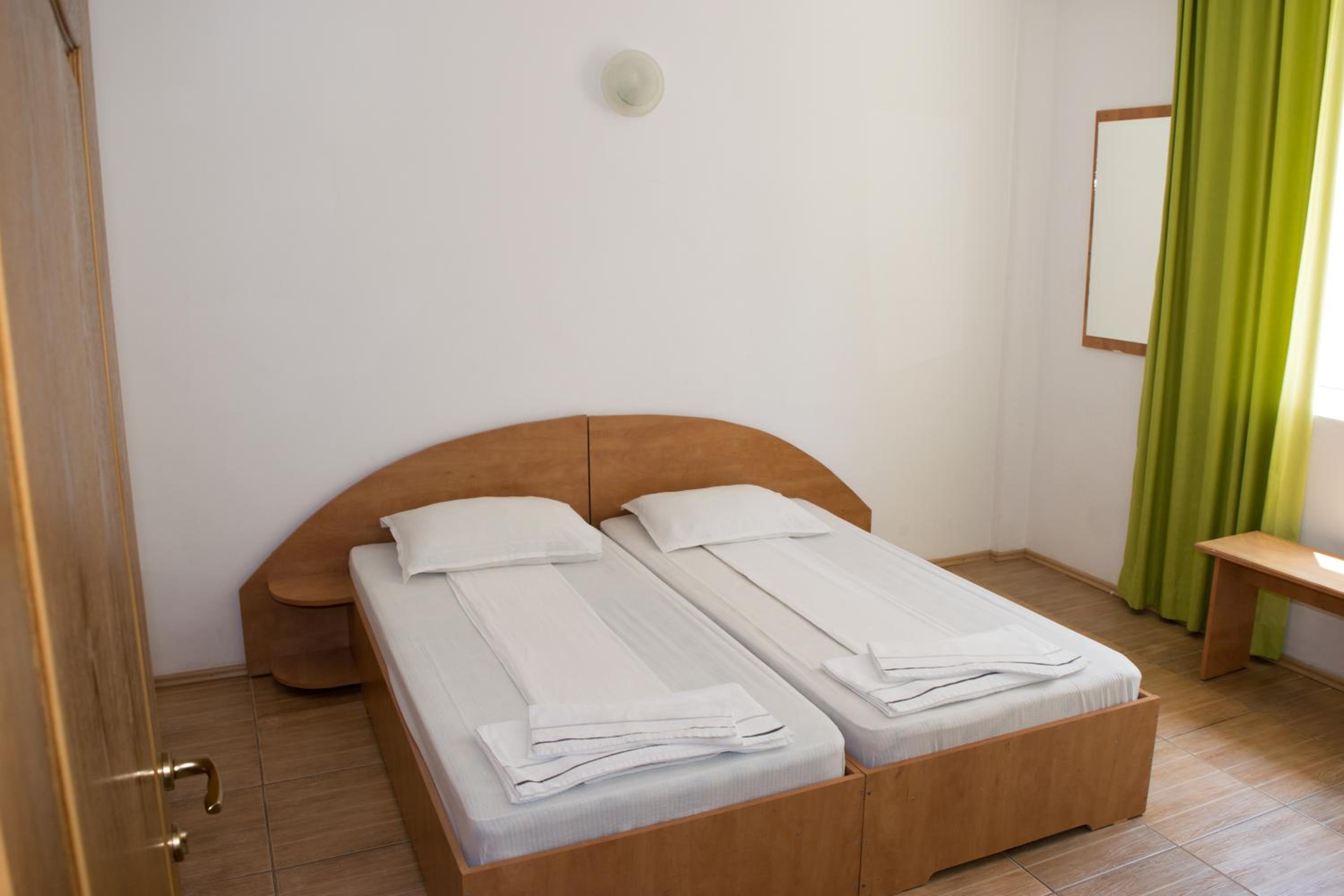 Standard Double or Twin Room - Photo 4