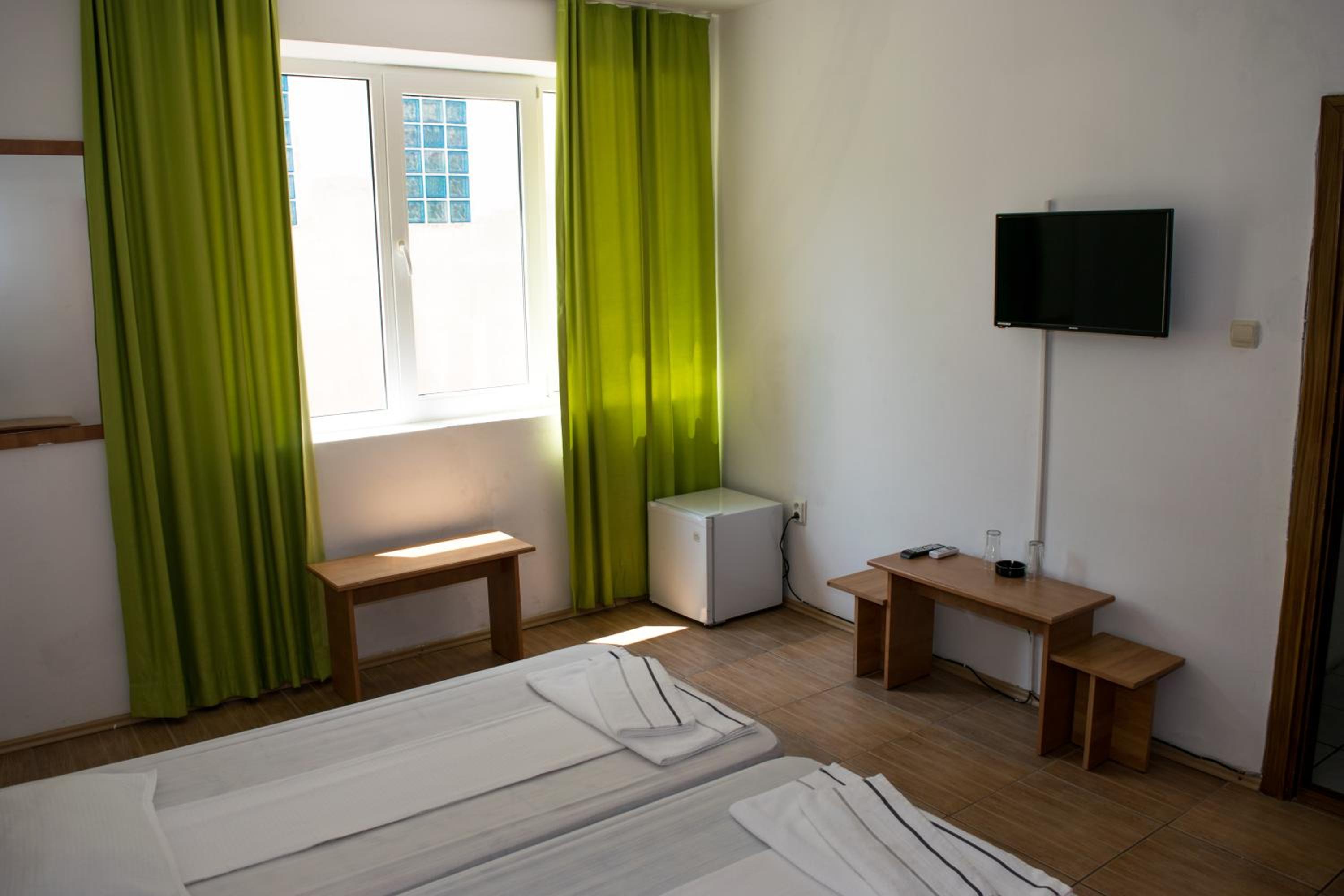 Standard Double or Twin Room - Photo 5