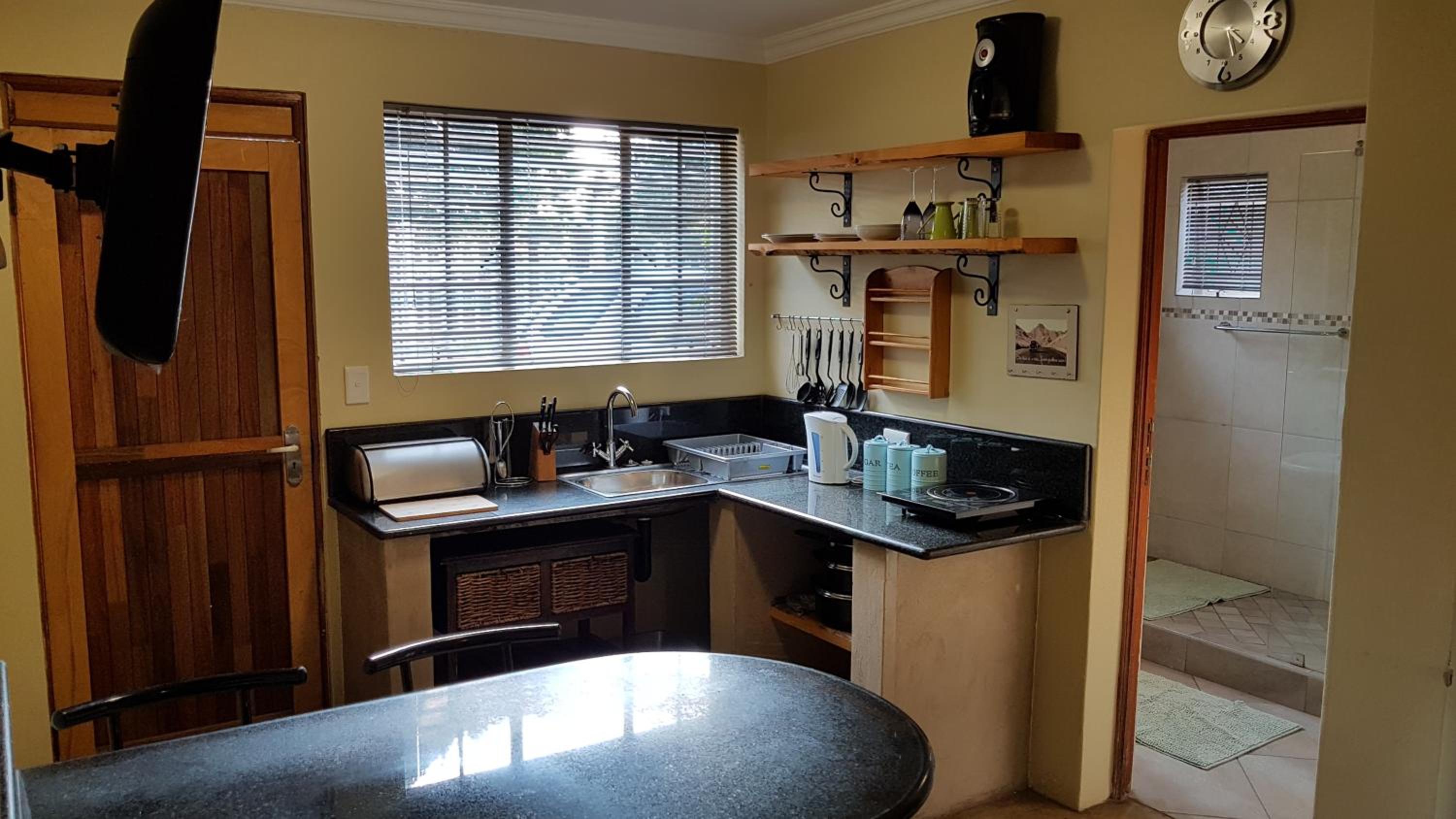 Standard Double Room - Photo 13