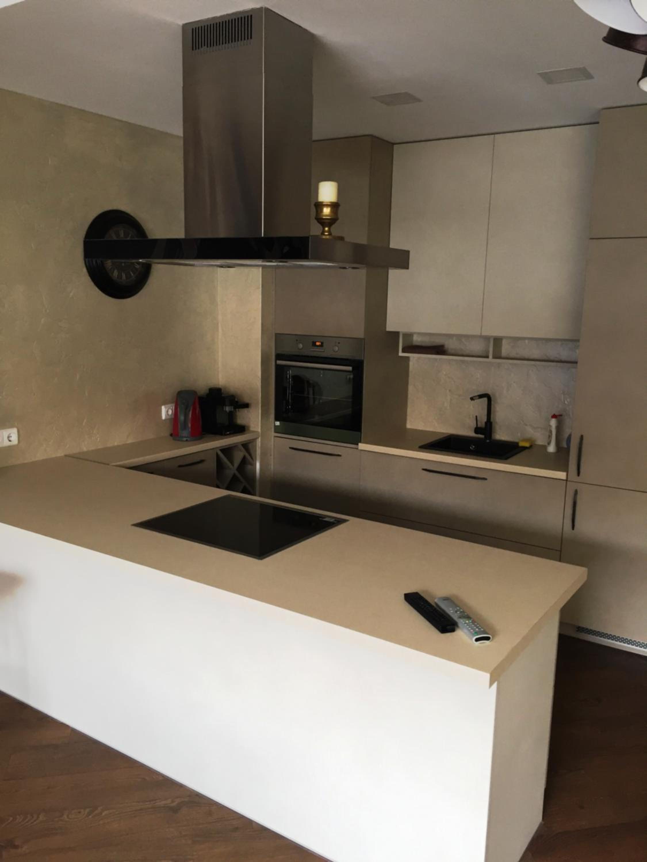 Apartment with Balcony - Photo 4