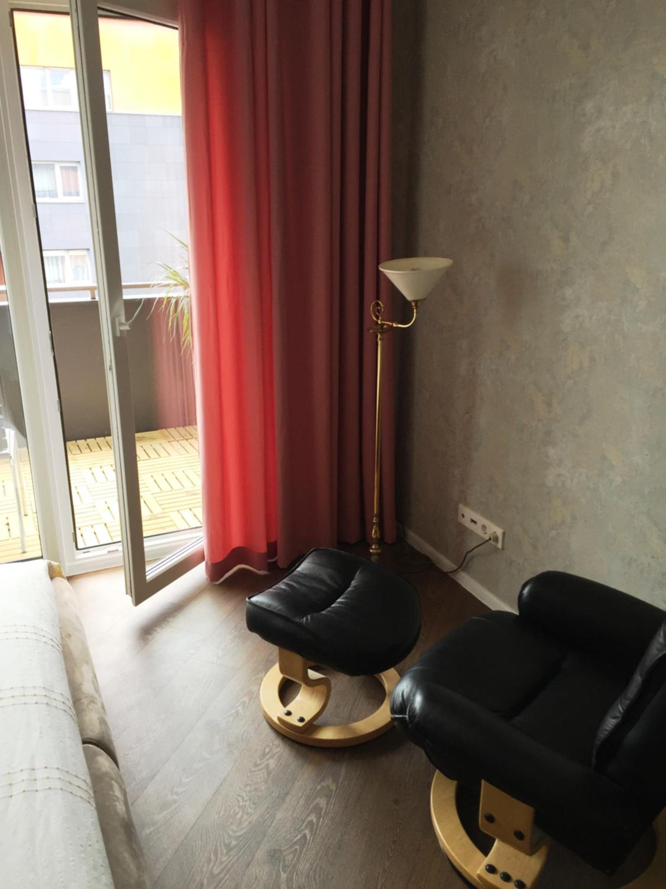 Apartment with Balcony - Photo 7