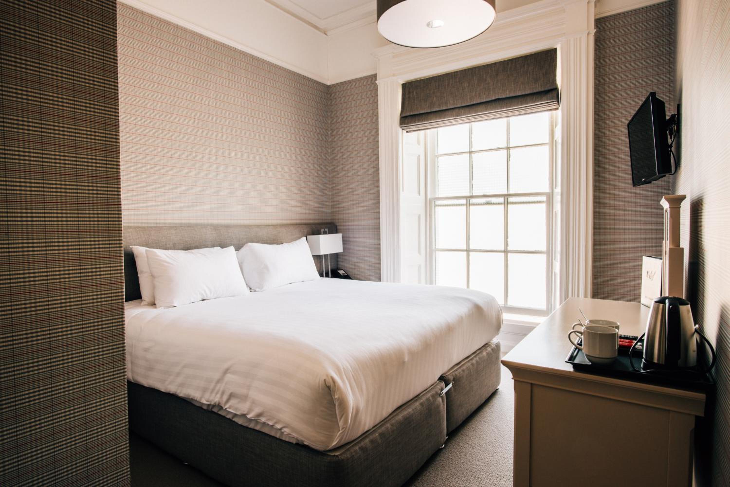 Double or Twin Room with Shower - Photo 8