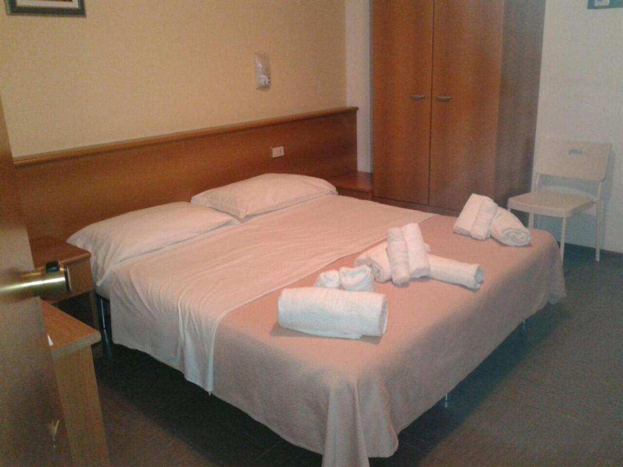 Double Room with Extra Bed (3 Adults) photo 3