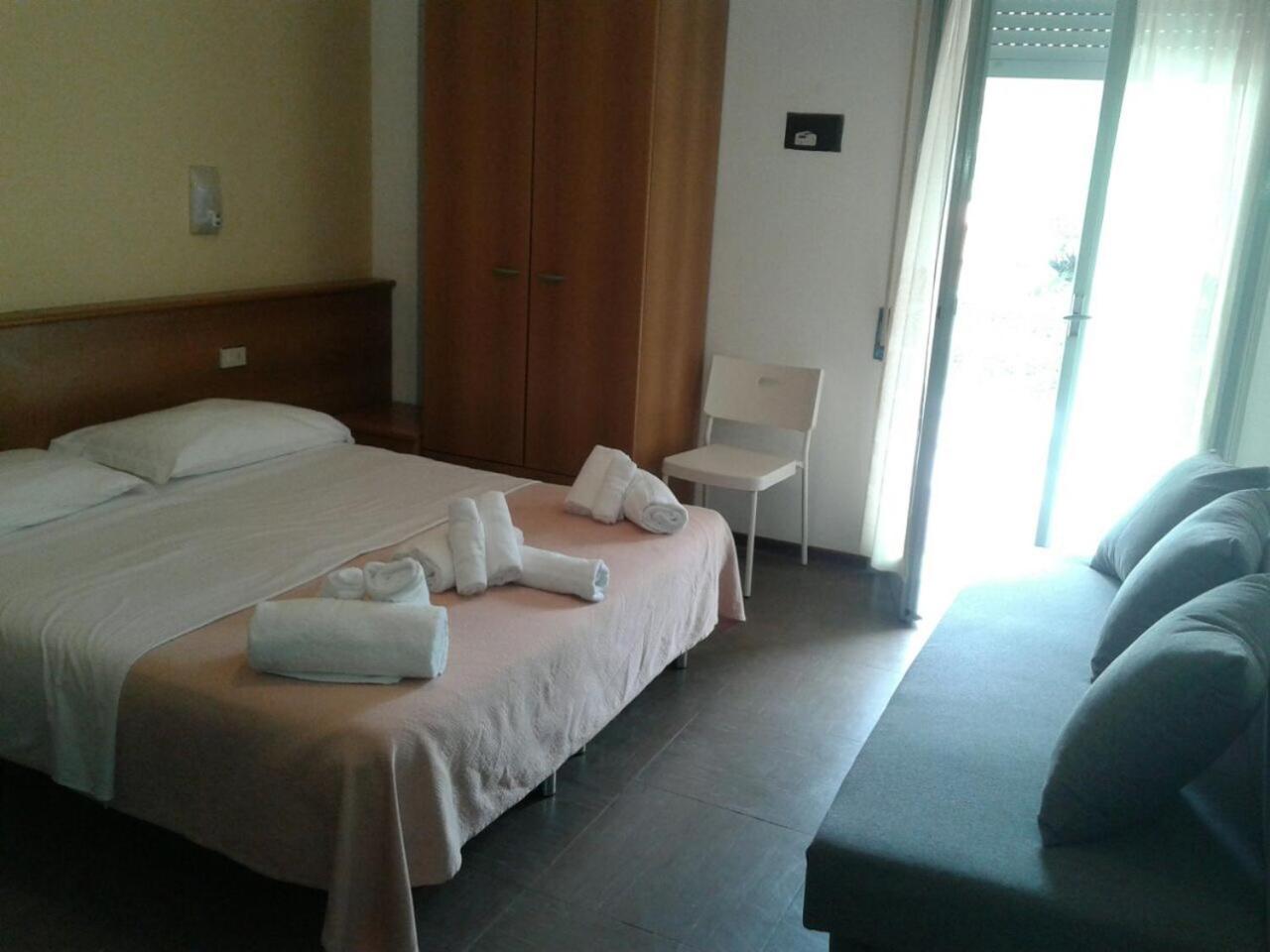 Double Room with Extra Bed (3 Adults) photo 2