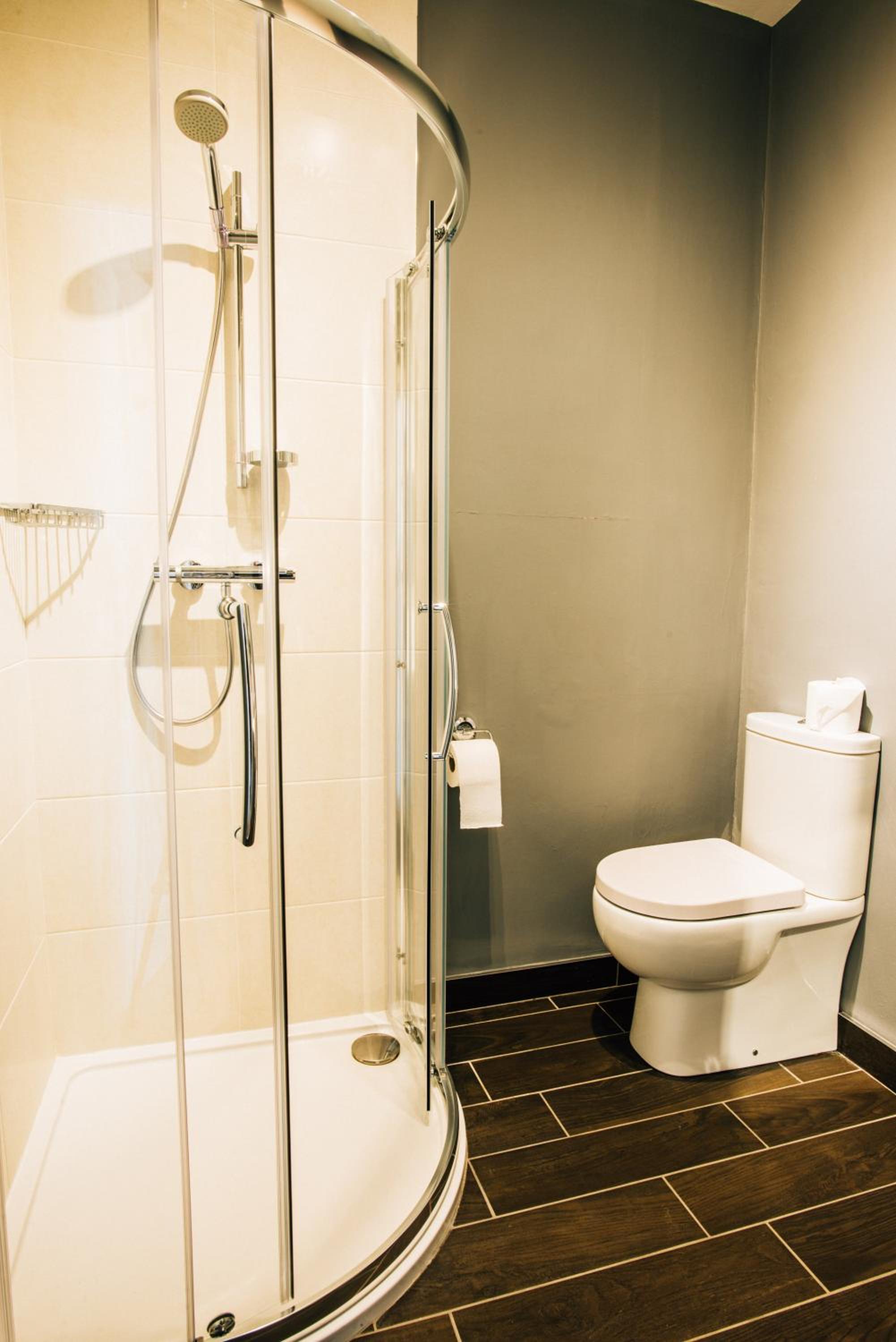 Double or Twin Room with Shower - Photo 7