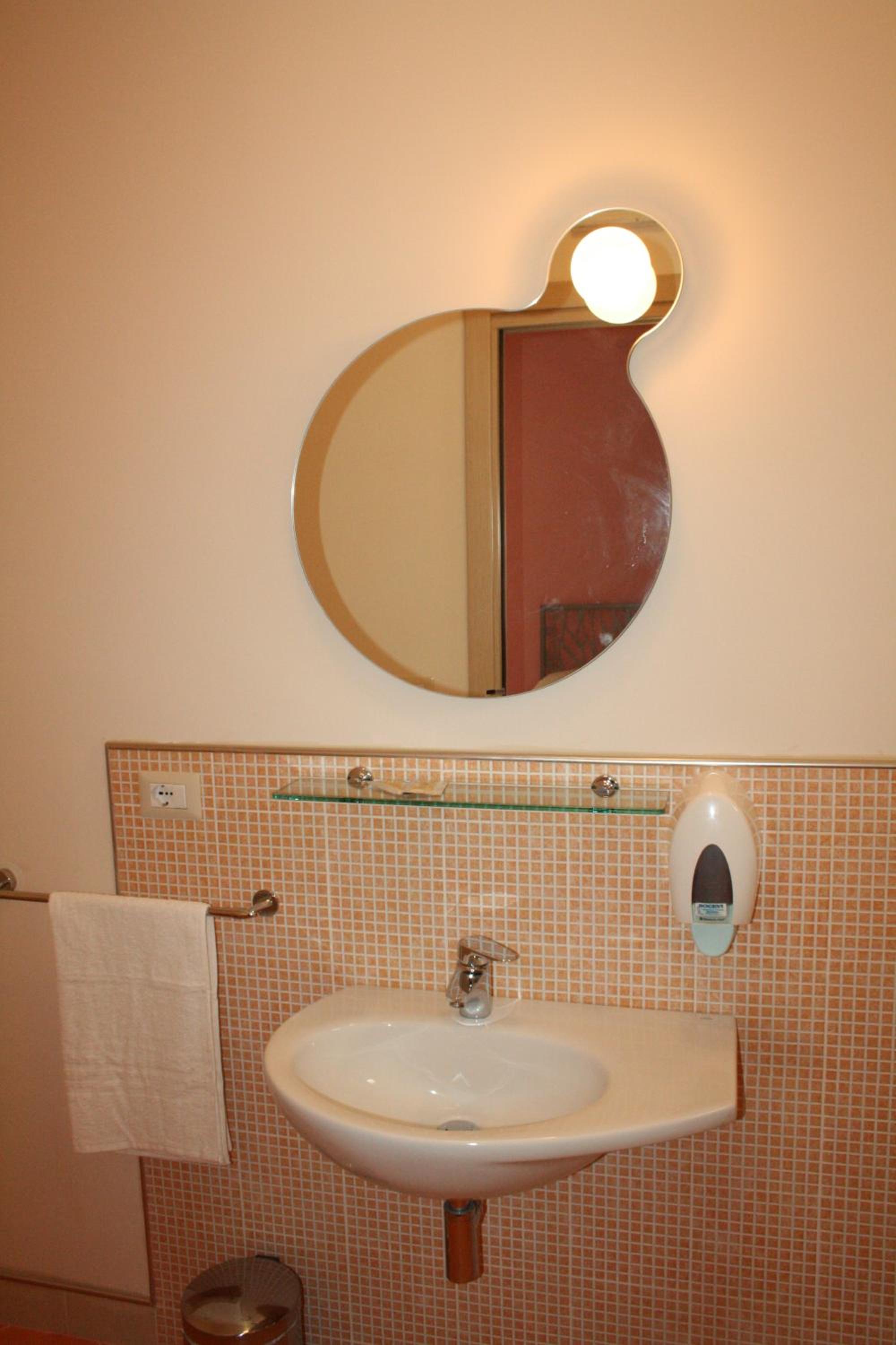 Double Room - Photo 6