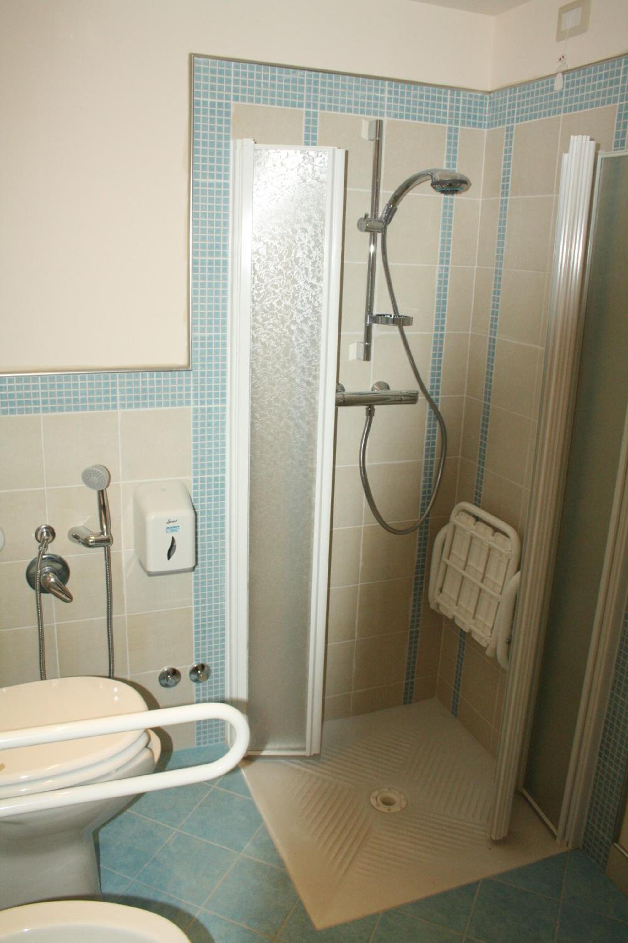 Triple Room with Private Bathroom - Photo 4