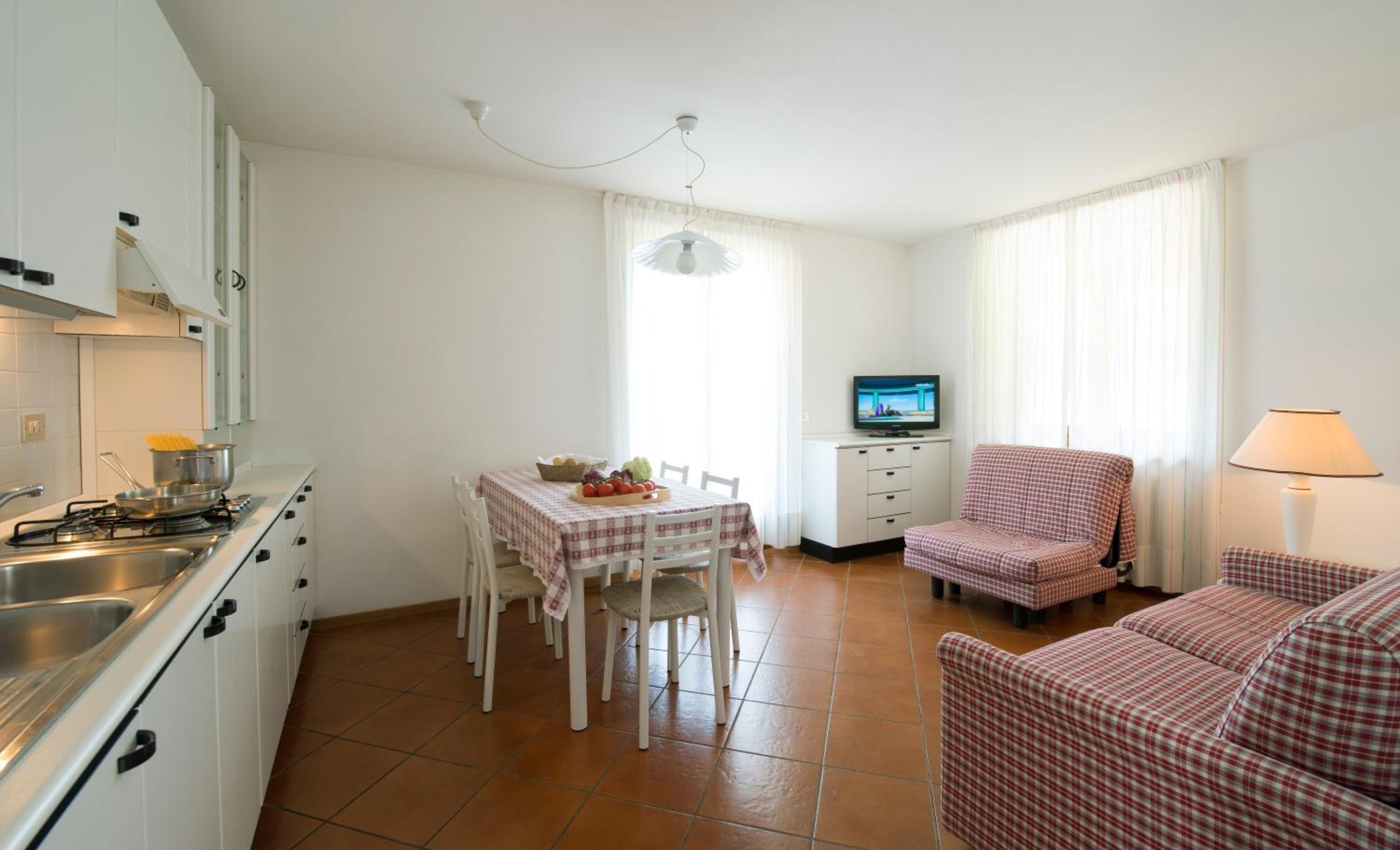 One-Bedroom Apartment (5 Adults) photo 3