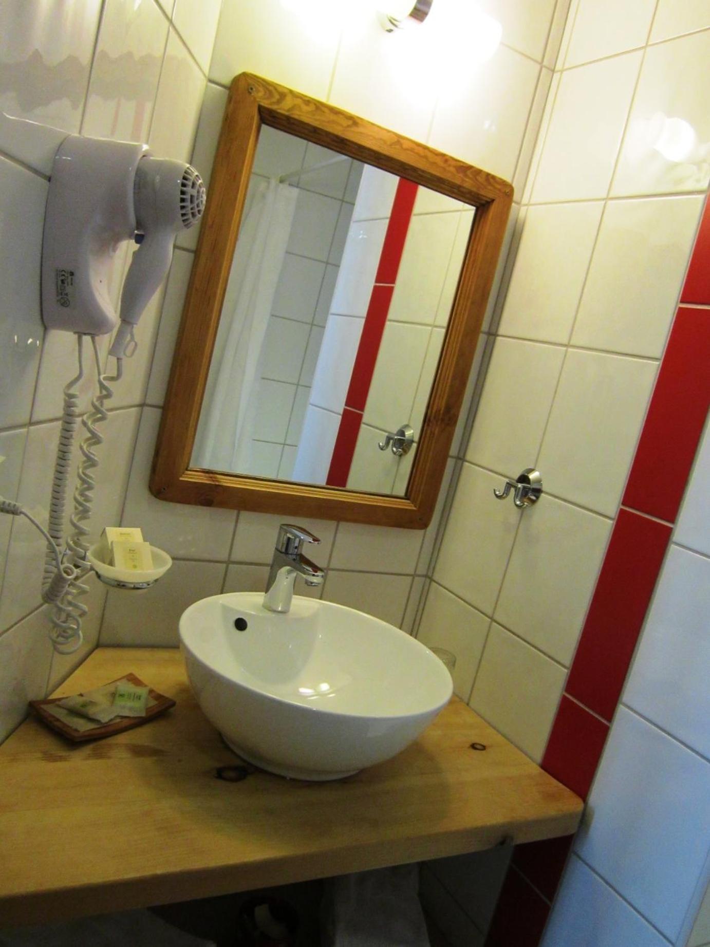 Double or Twin Room - Photo 3