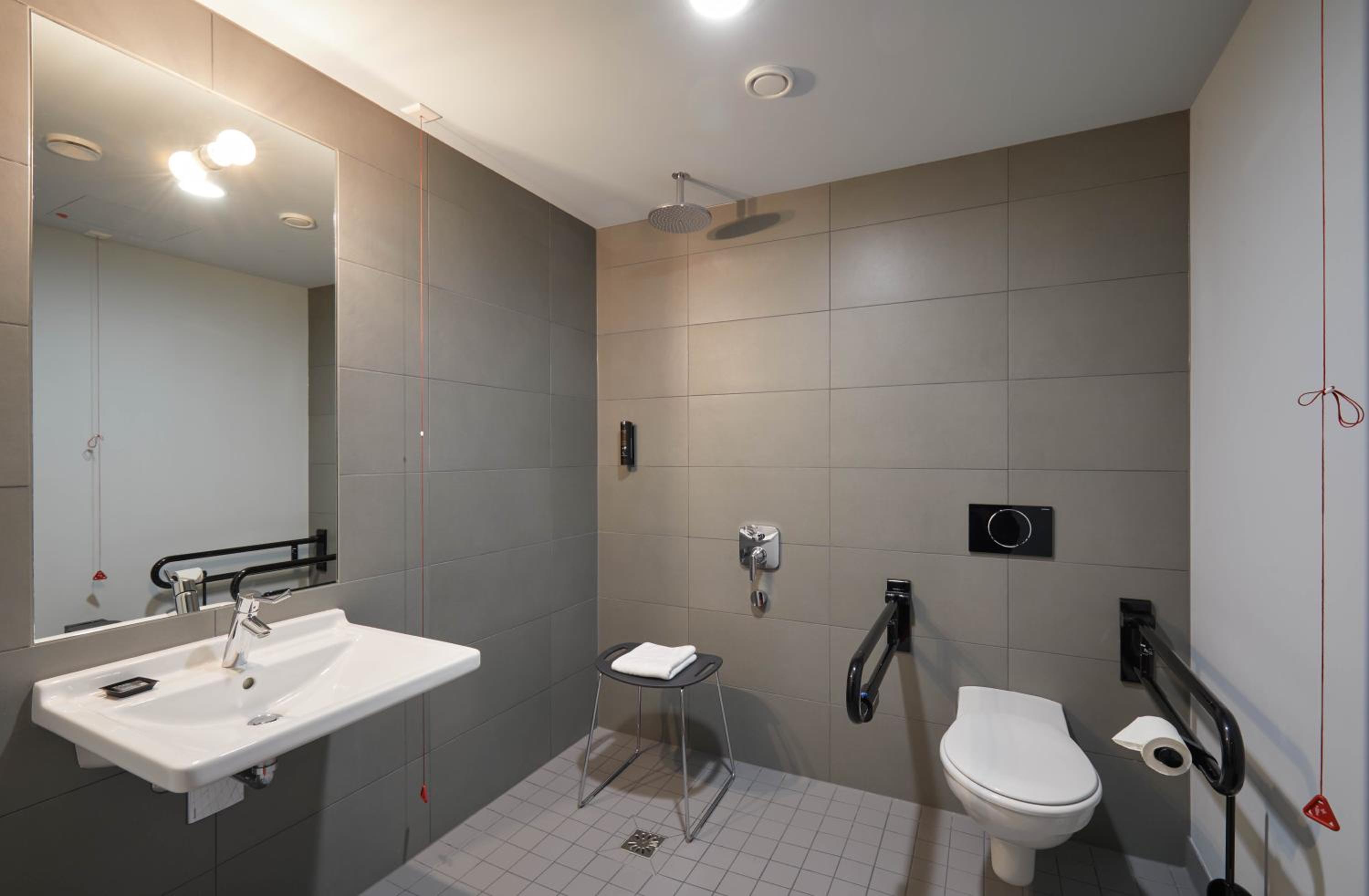Double Room - Disability Access photo 3