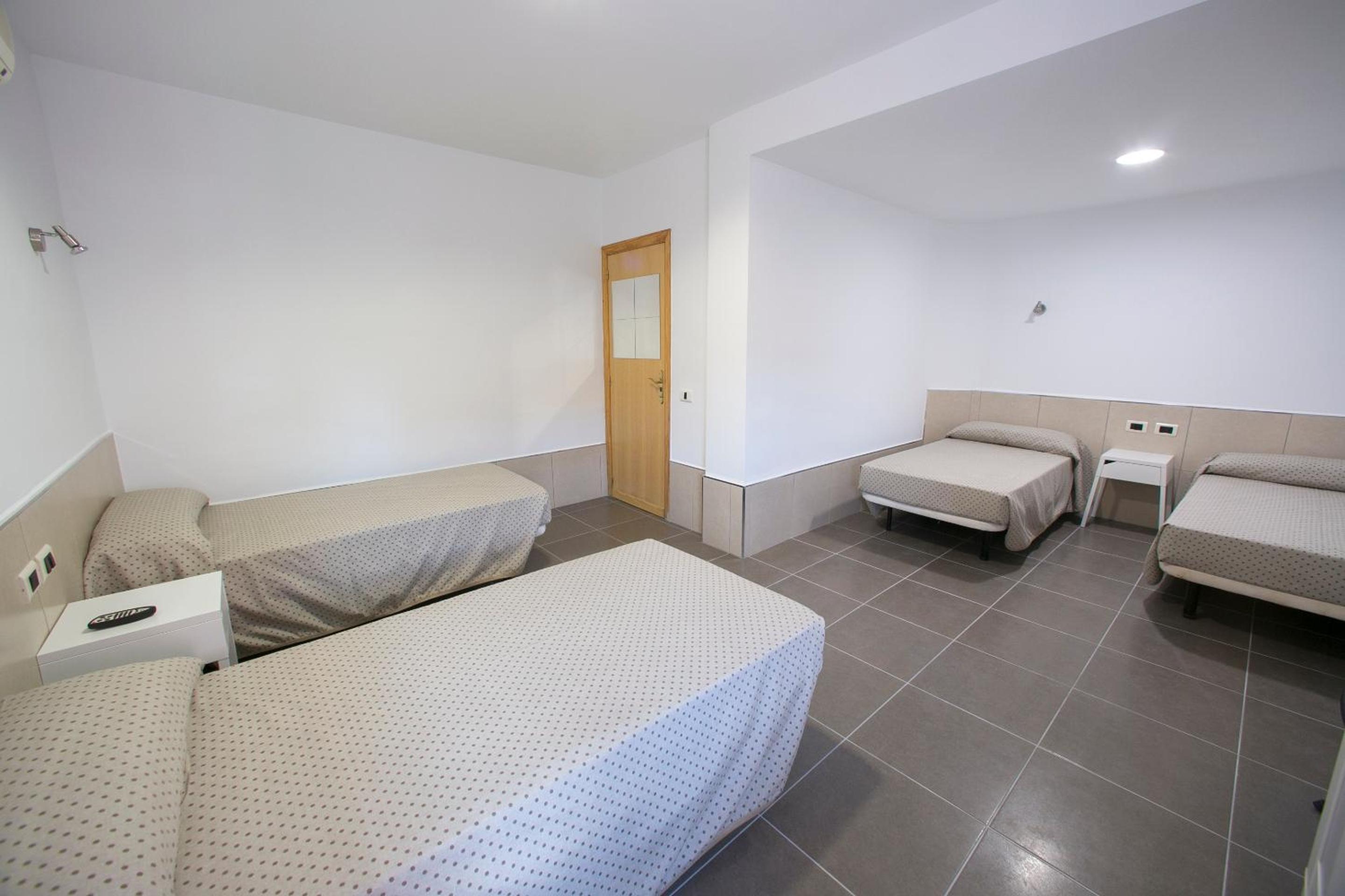 Quadruple Room With Shared Bathroom photo 3