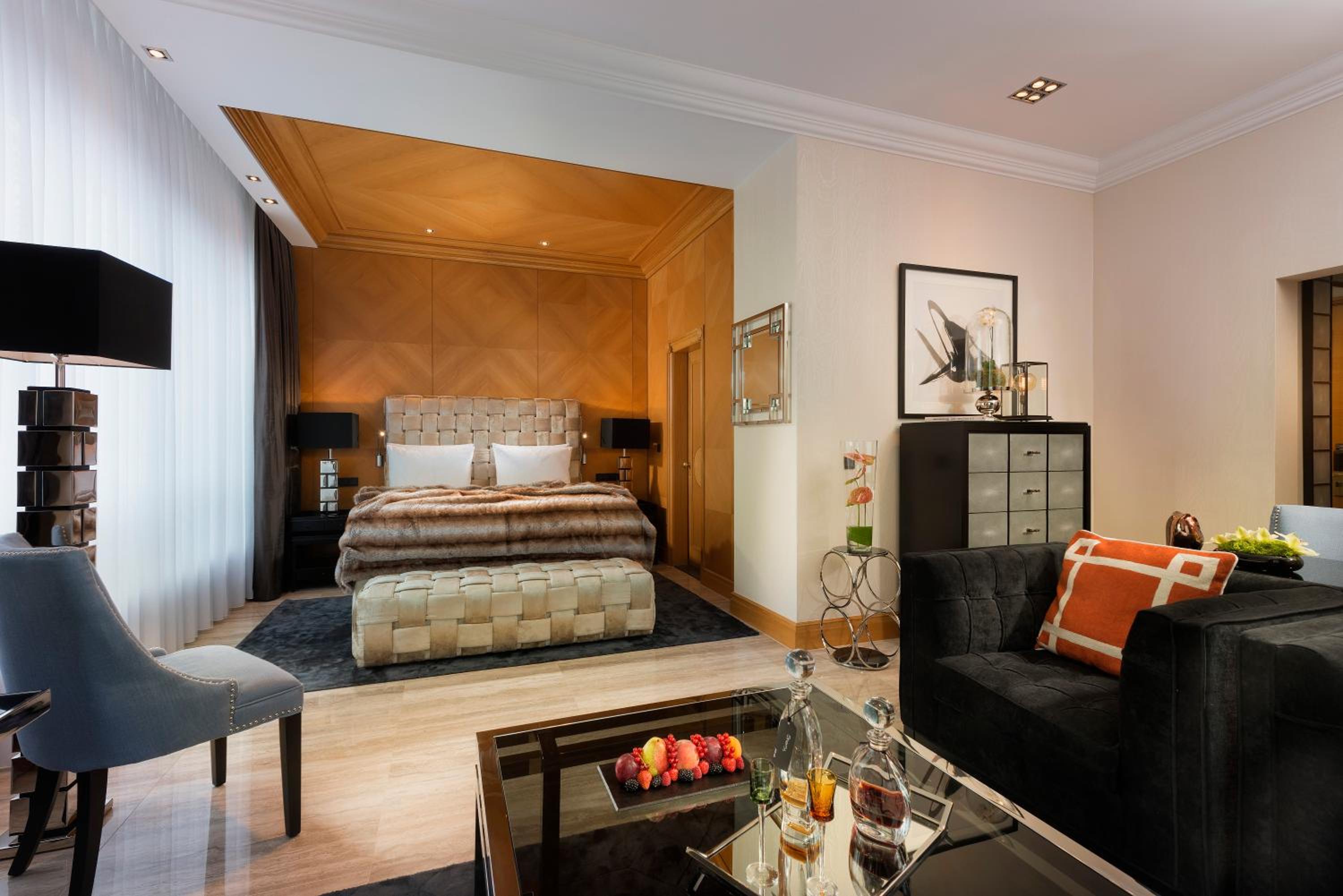 Senior Suite with free Club Lounge Access thumbnail 6