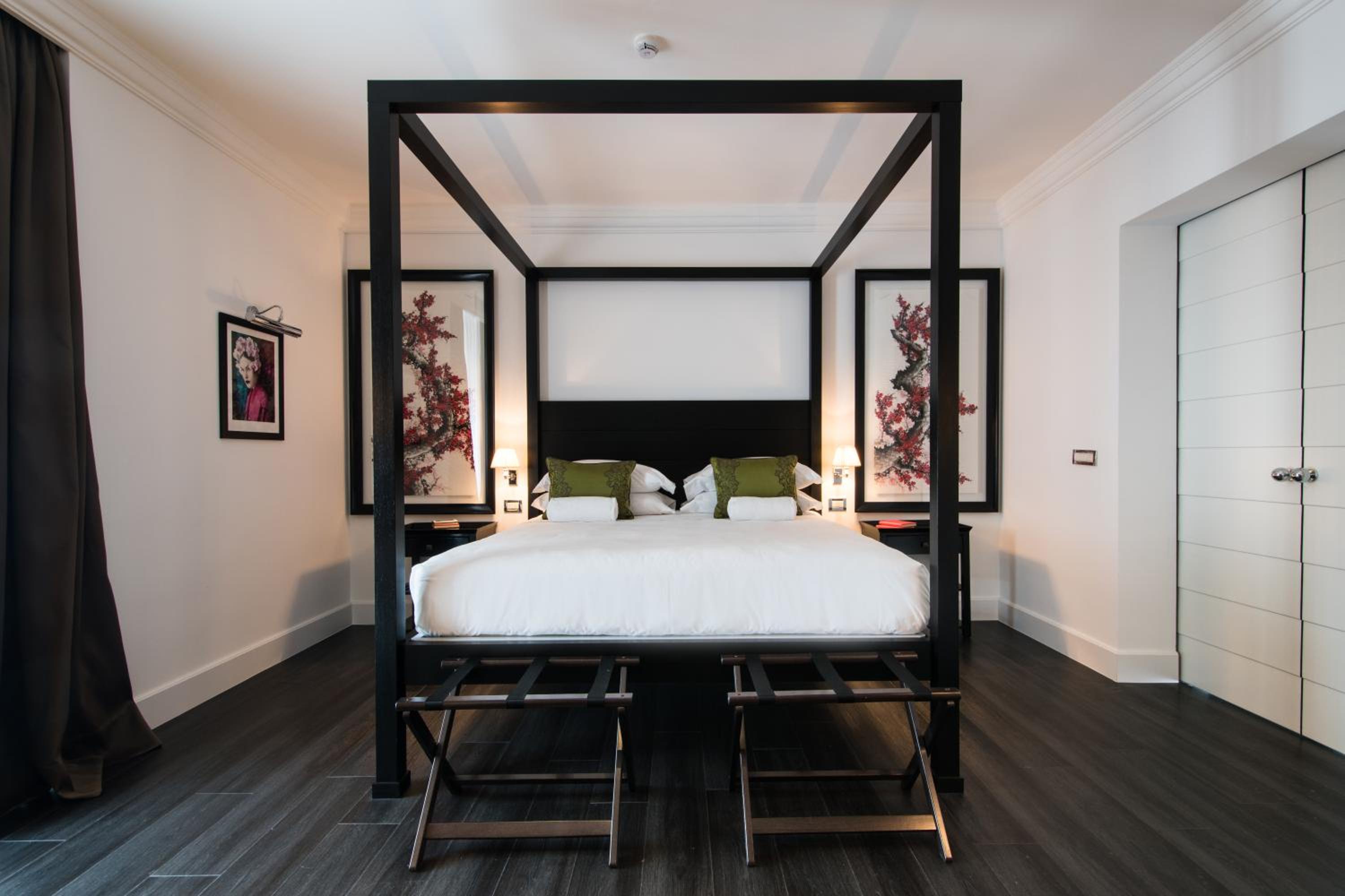 Penthouse Suite with Balcony - Photo 3