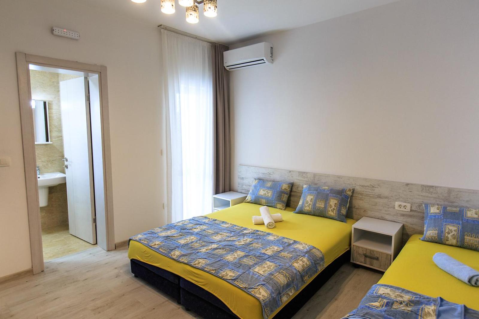 Studio (3 Adults)