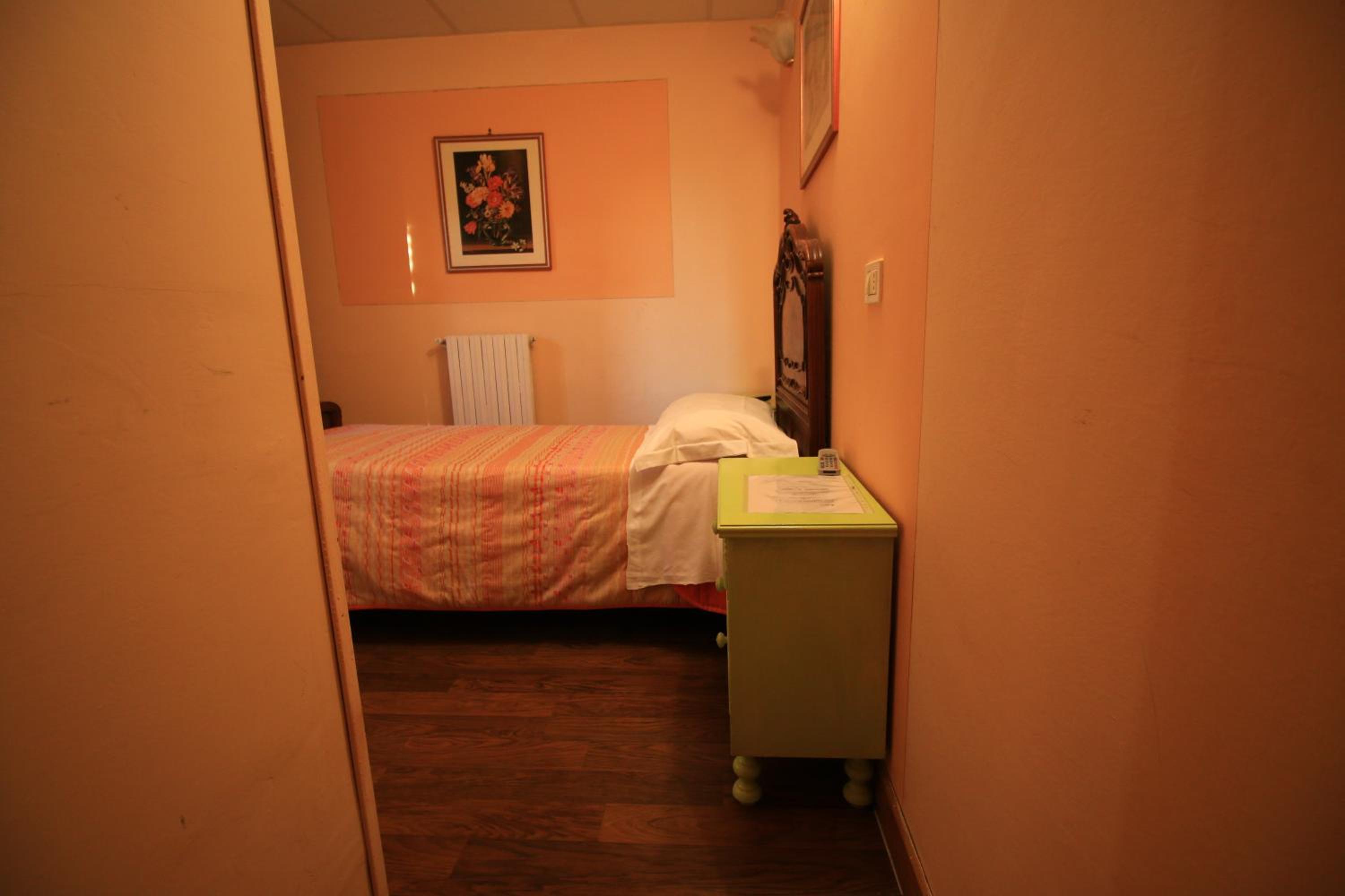 Single Room photo 1