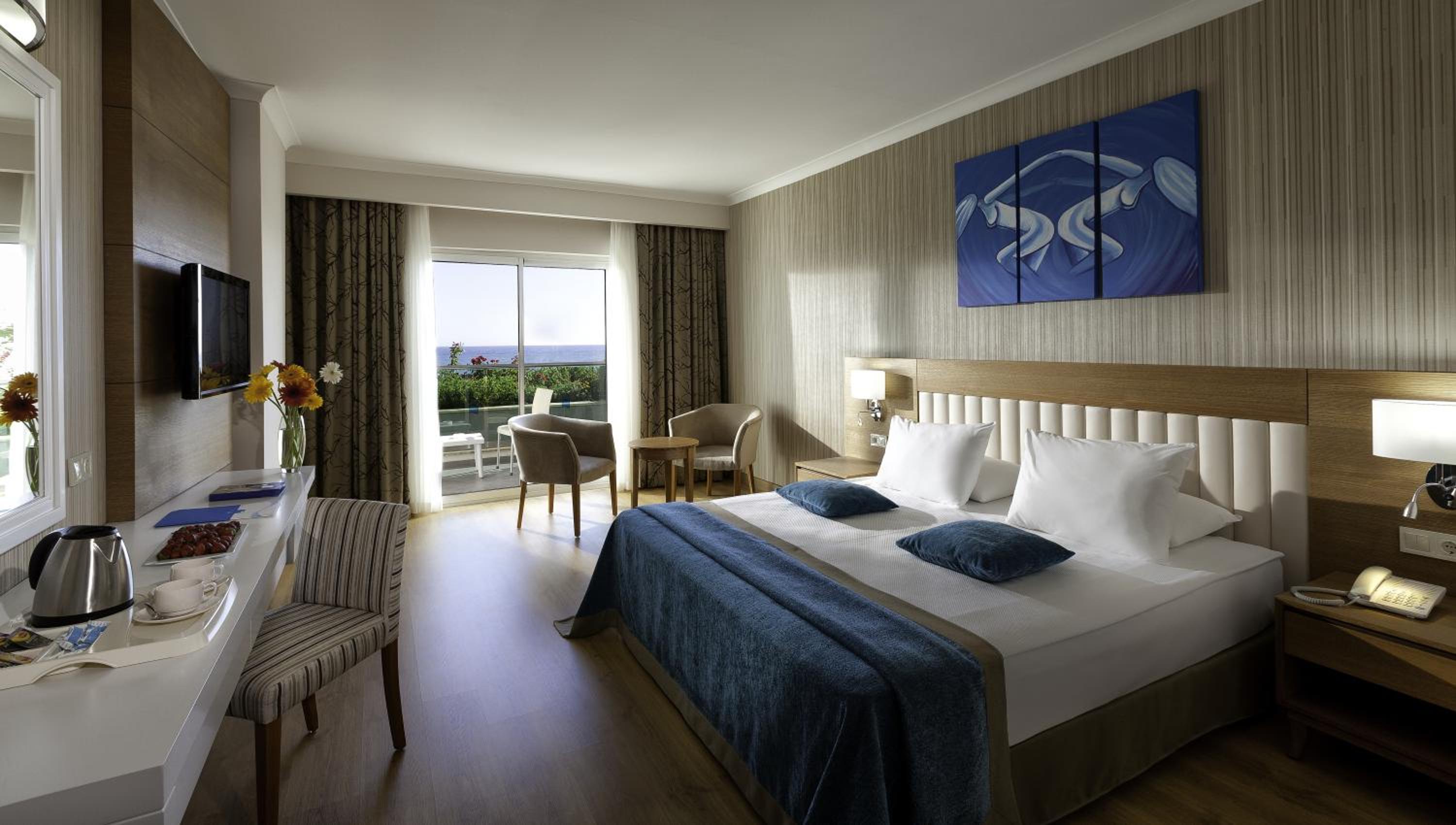 Double or Twin Room with Sea View photo 3