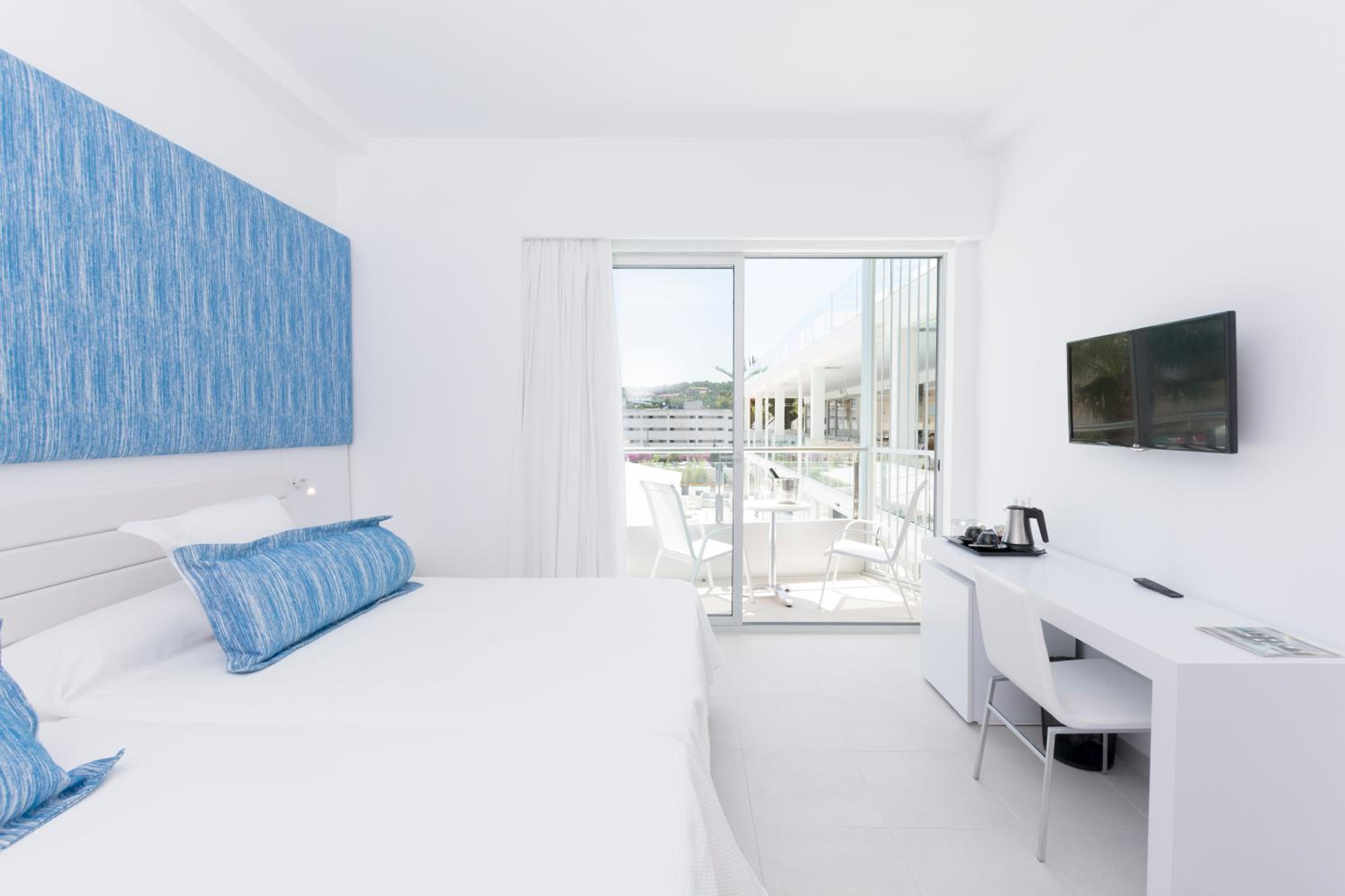 Double Room with Partial Sea View