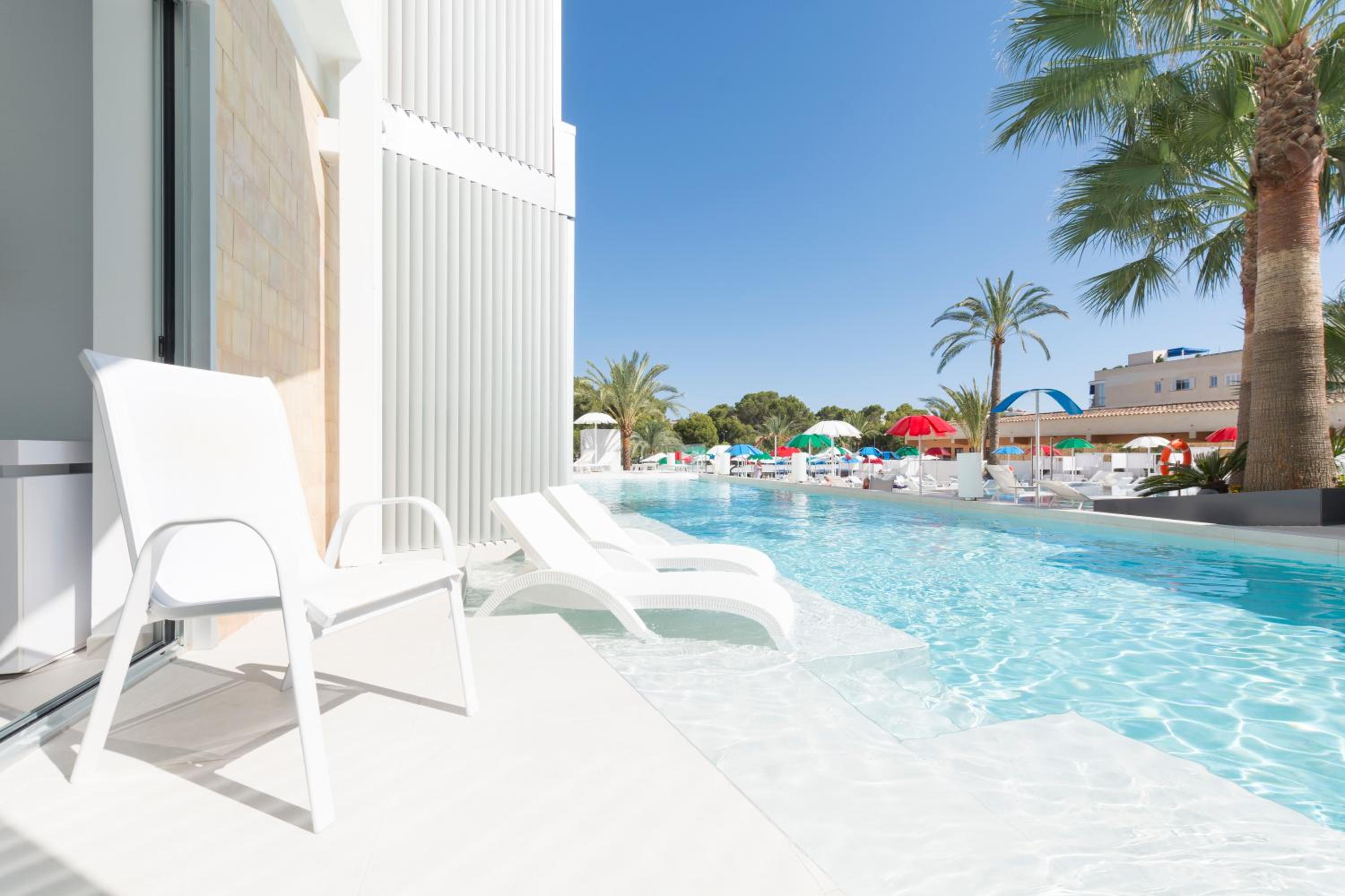 Double Room with Direct Access to Pool