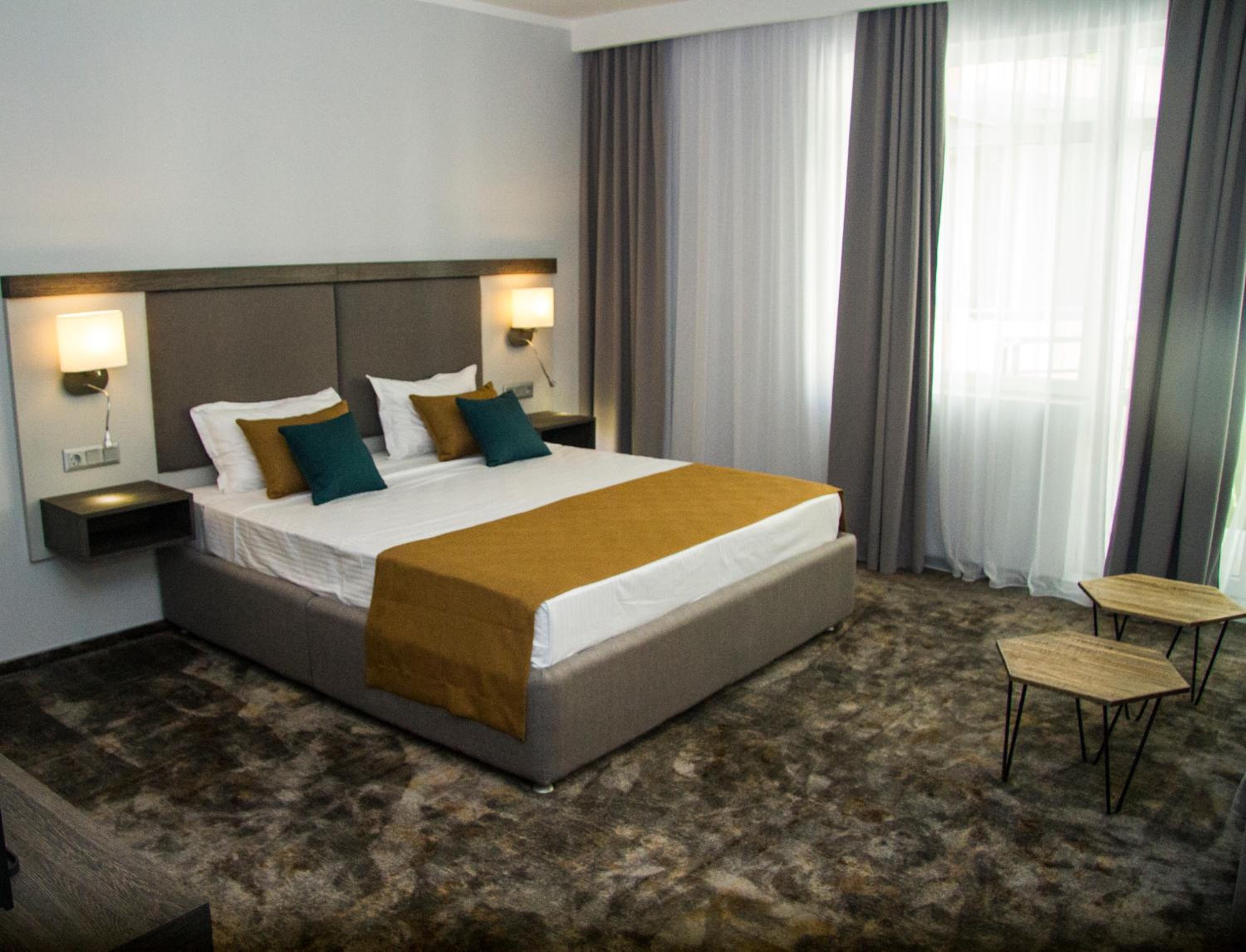 Deluxe King Room with Sofa Bed and Balcony photo 2