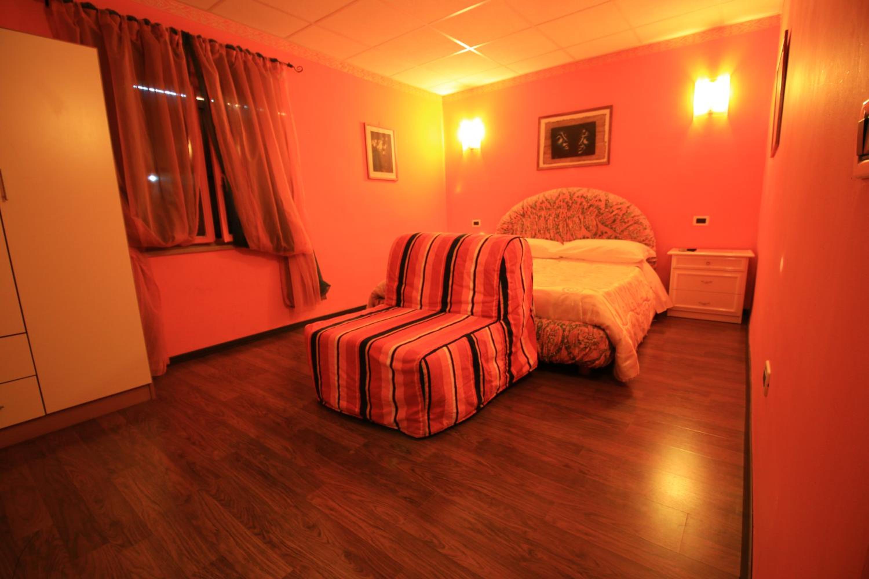 Double Room - Photo 7