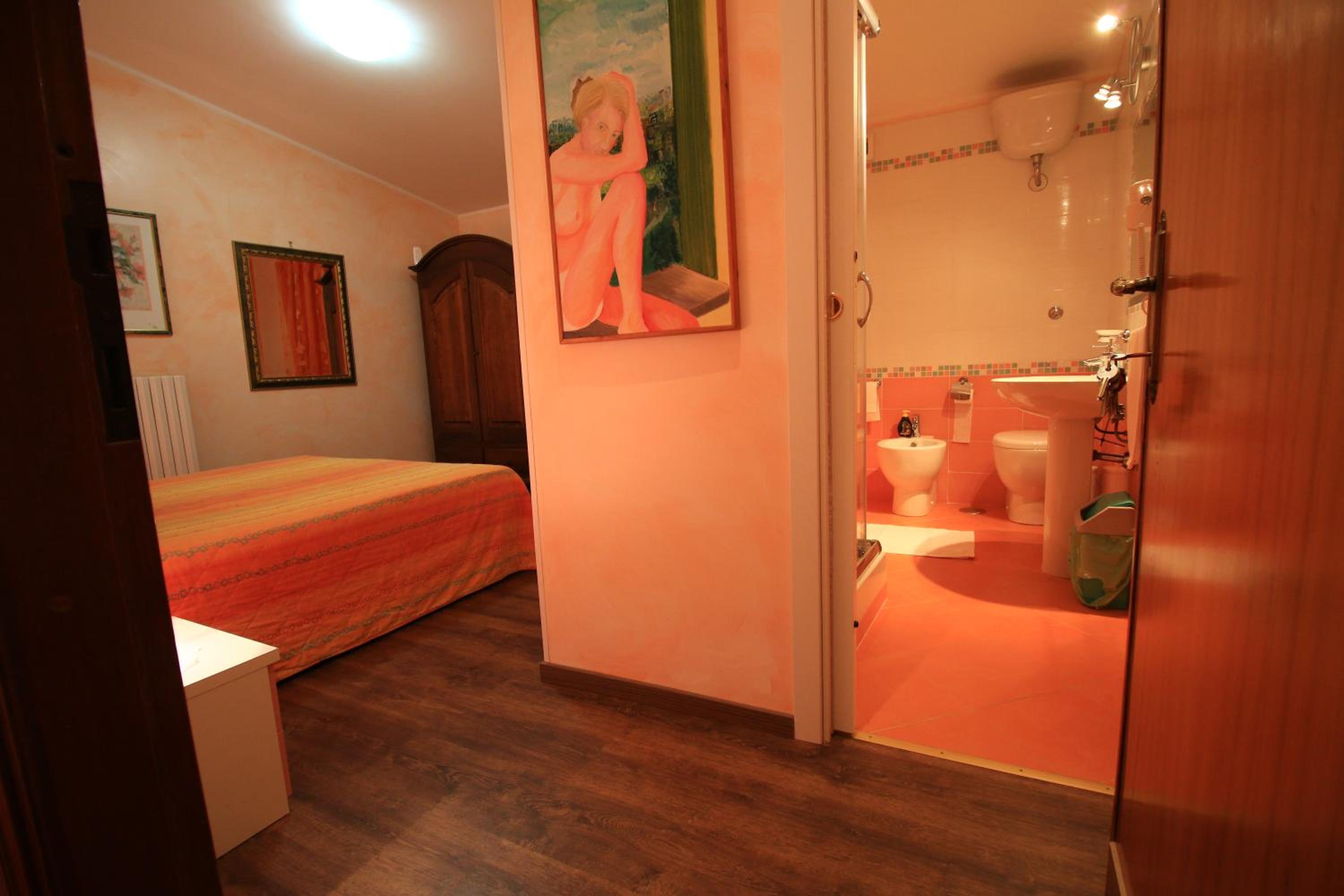 Double Room - Photo 6