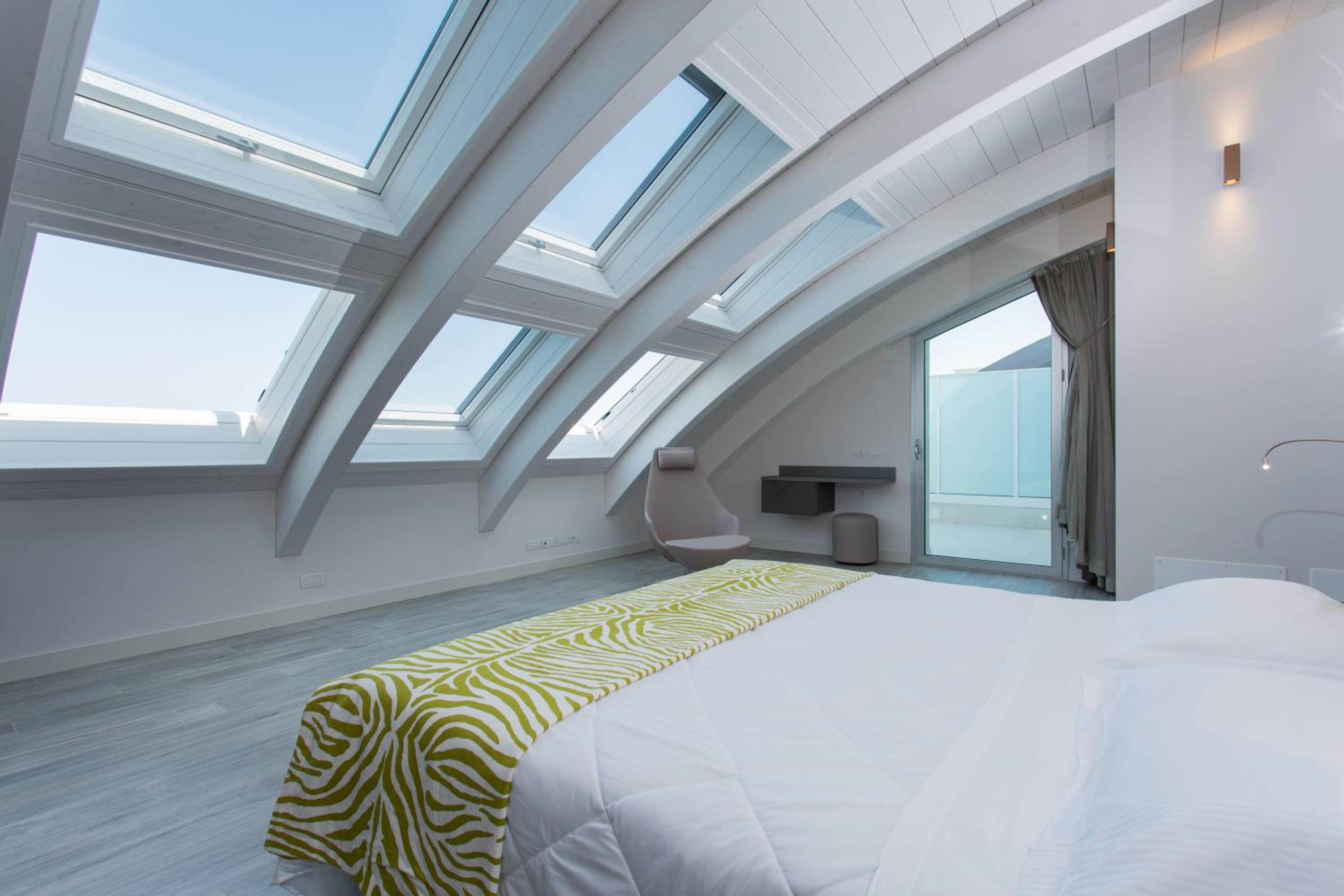 Queen Suite with Sea View - Photo 5