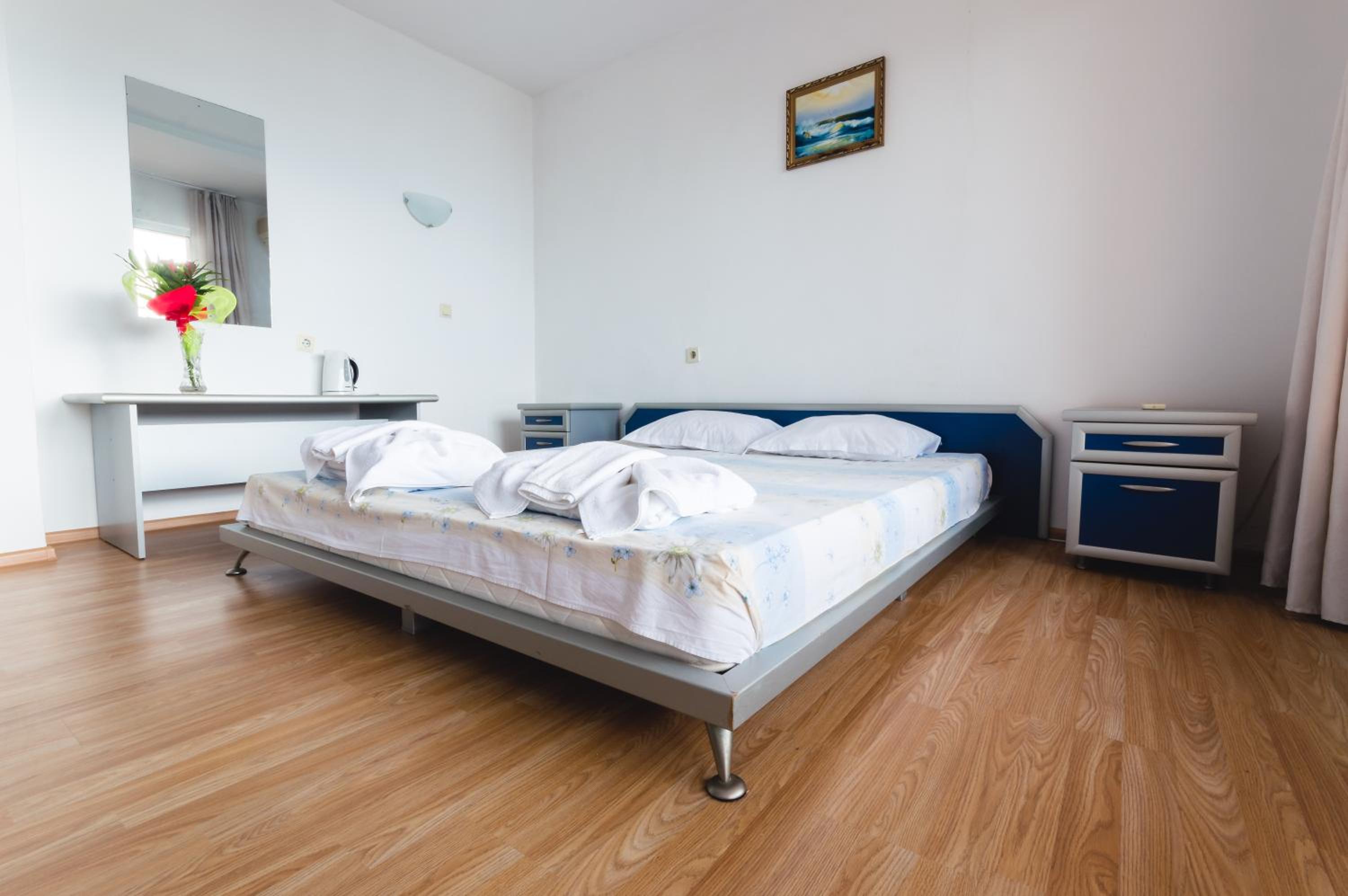 One-Bedroom Suite with Sea View (4 Adults + 1 Child) - Photo 2