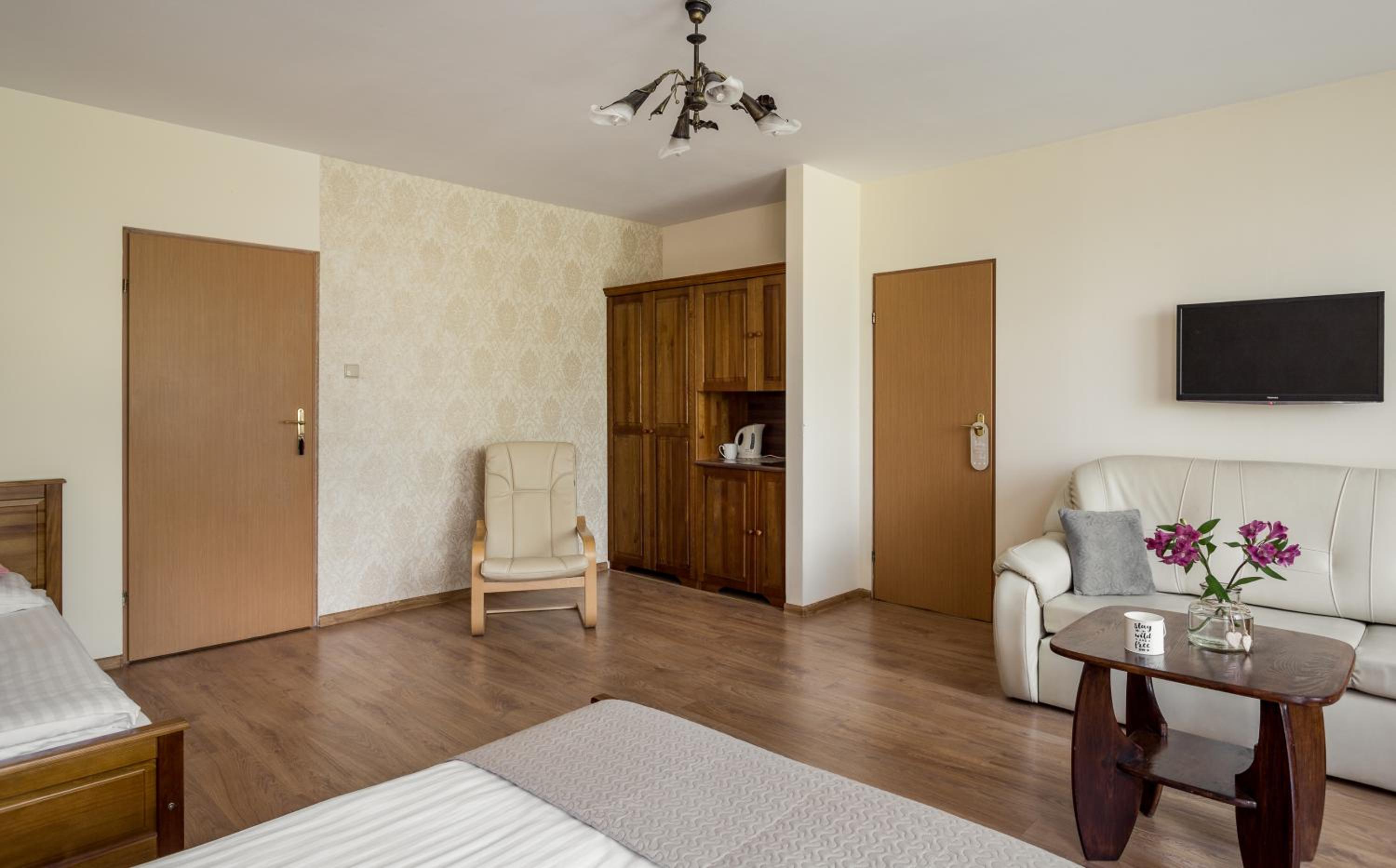 Quadruple Room with Balcony - Photo 3