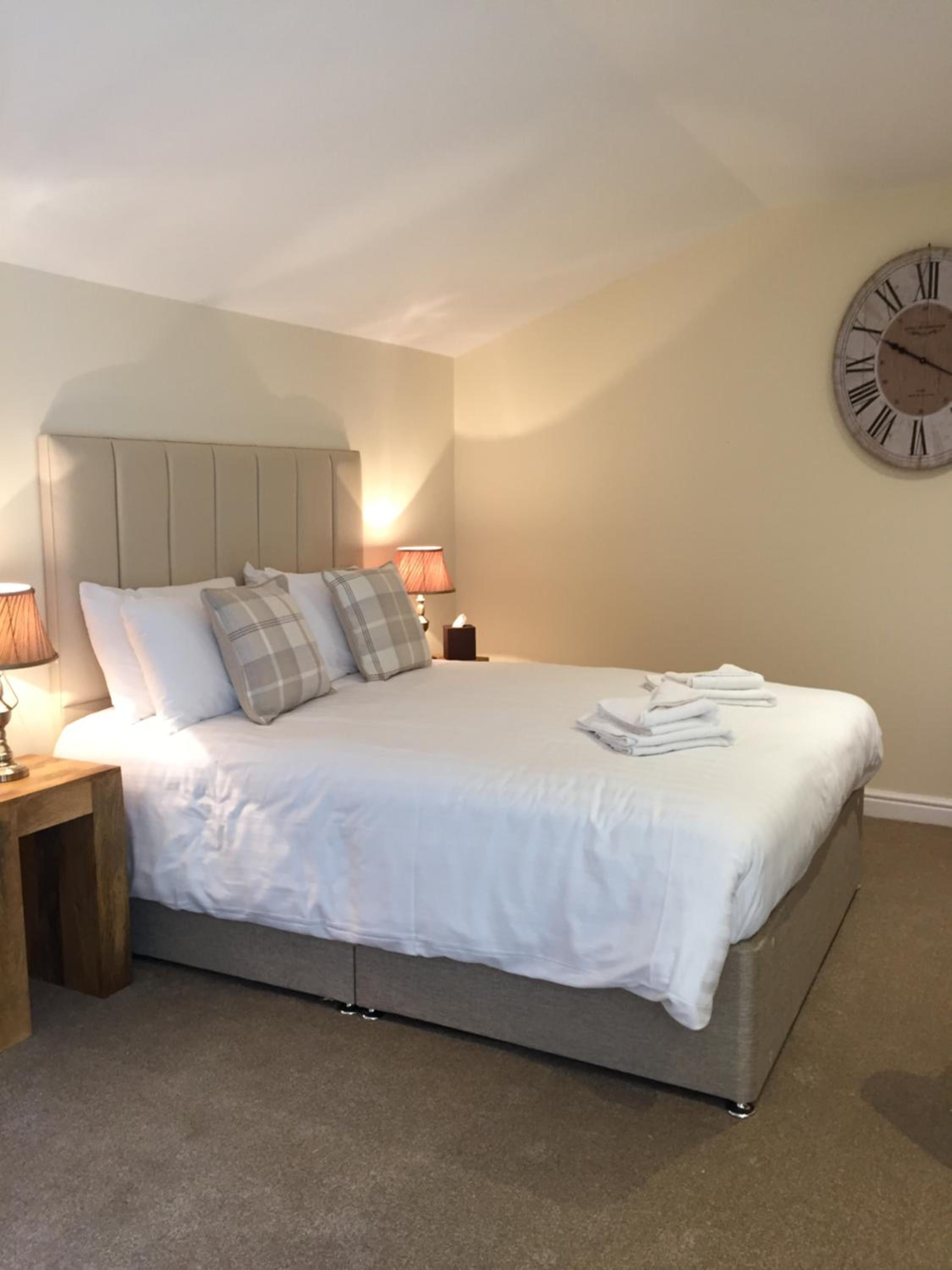 Standard King Room - Photo 5