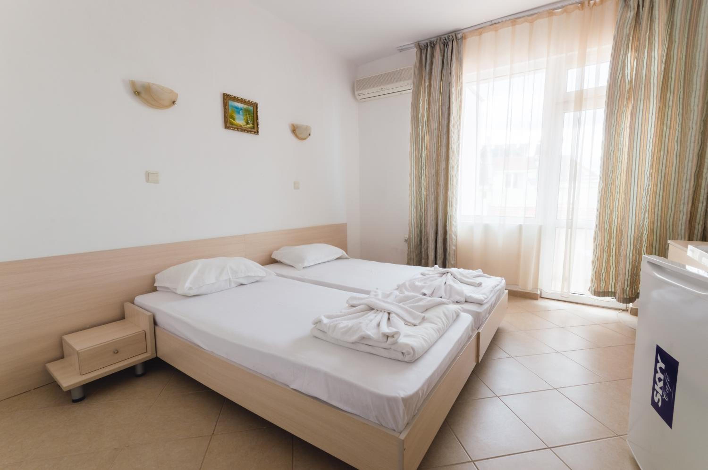 Economy Double Room with Balcony - City View  - Photo 3