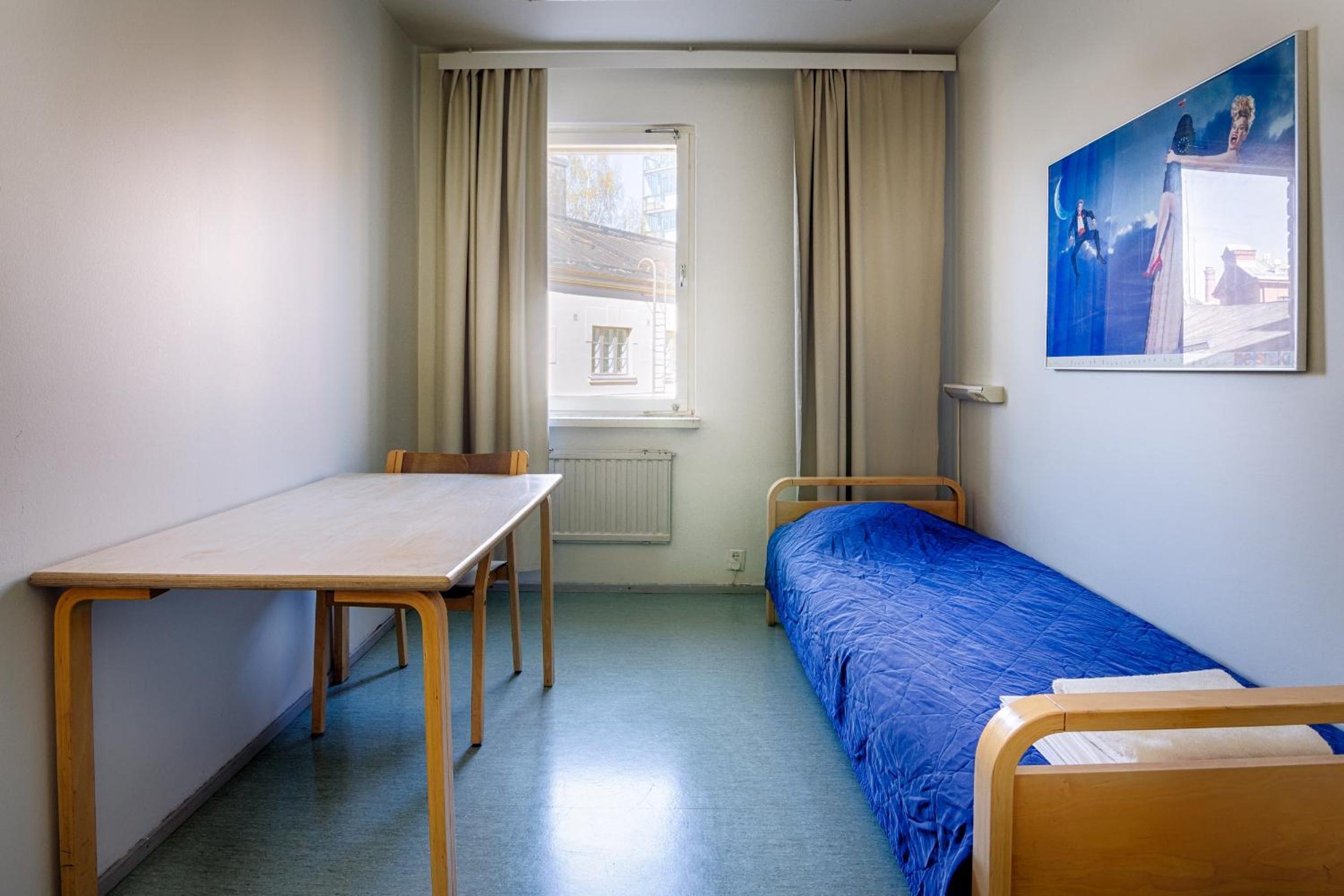 Budget Single Room with Shared Bathroom
