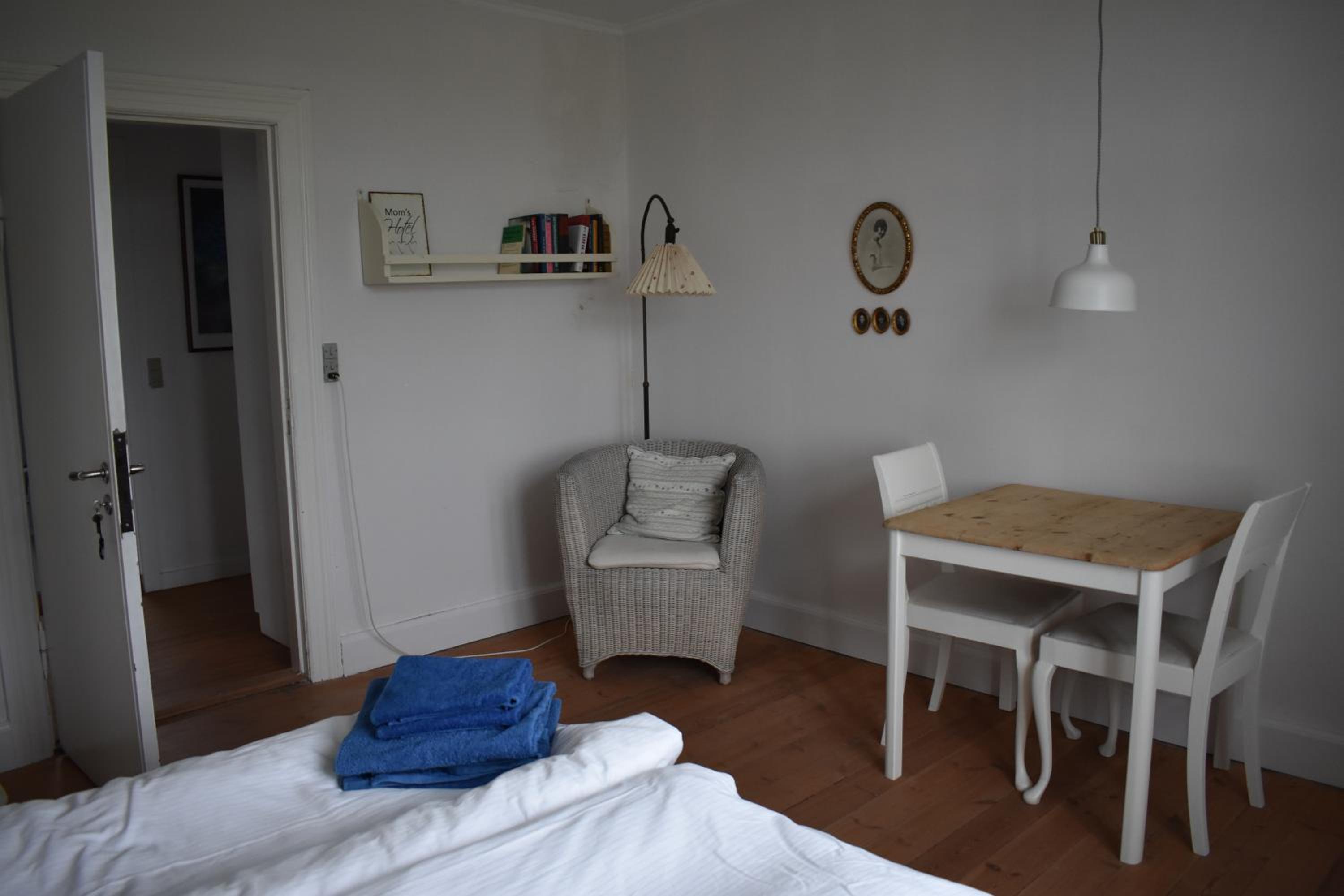 Double or Twin Room with Shared Bathroom - First Floor photo 3