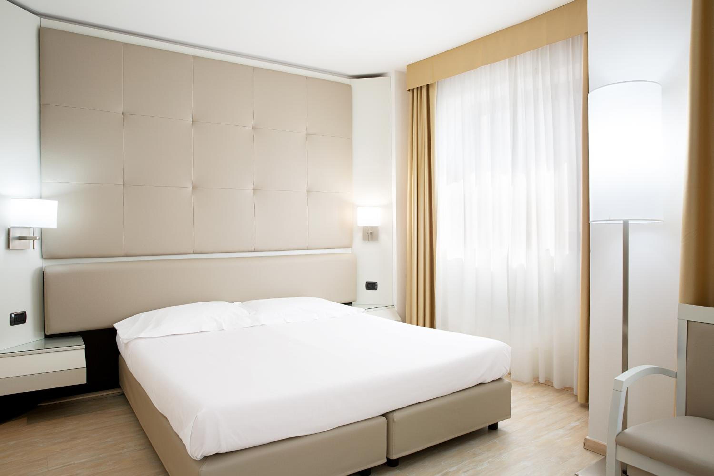 Double Room - Photo 8