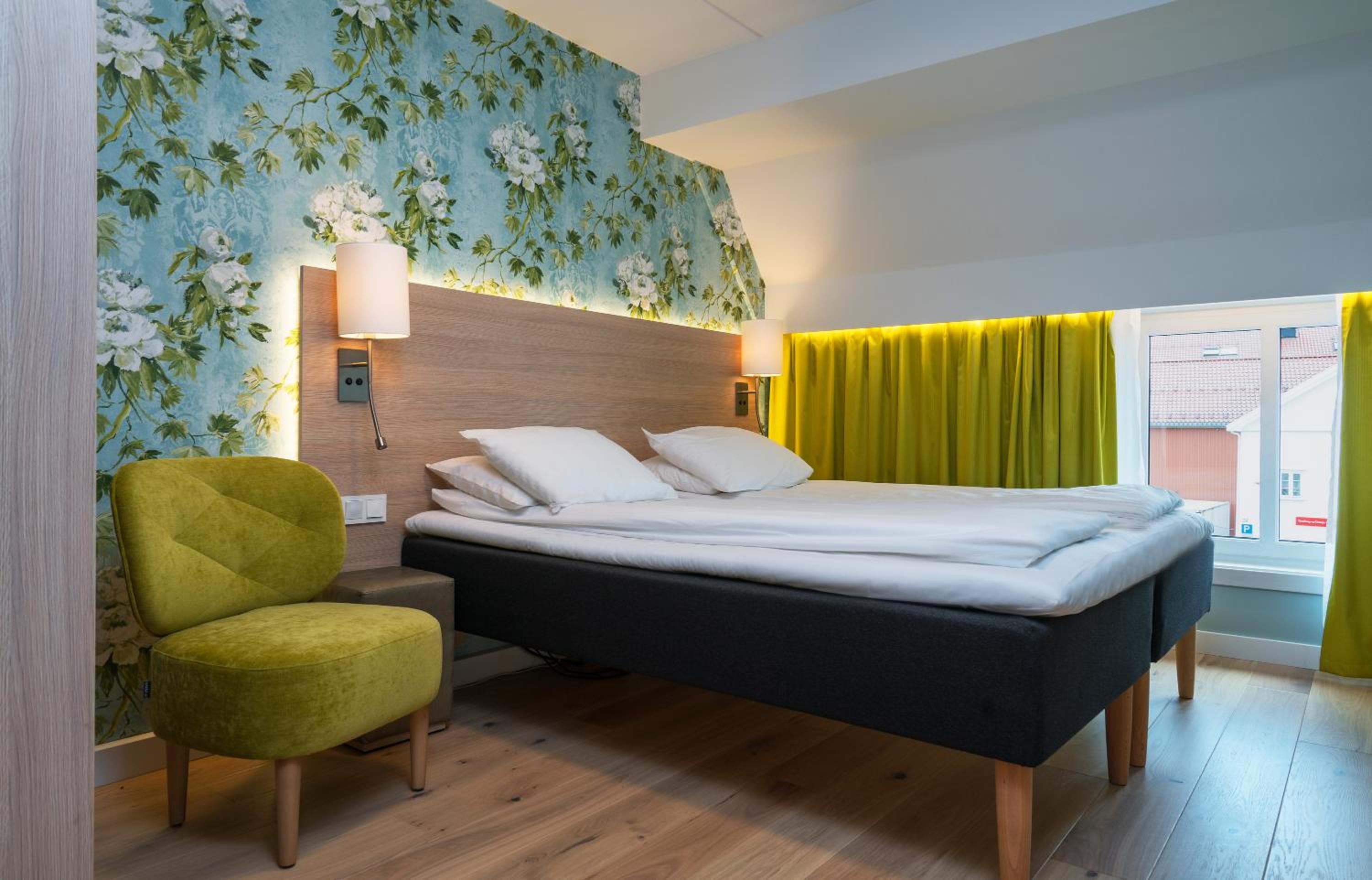 Suite - Photo 1