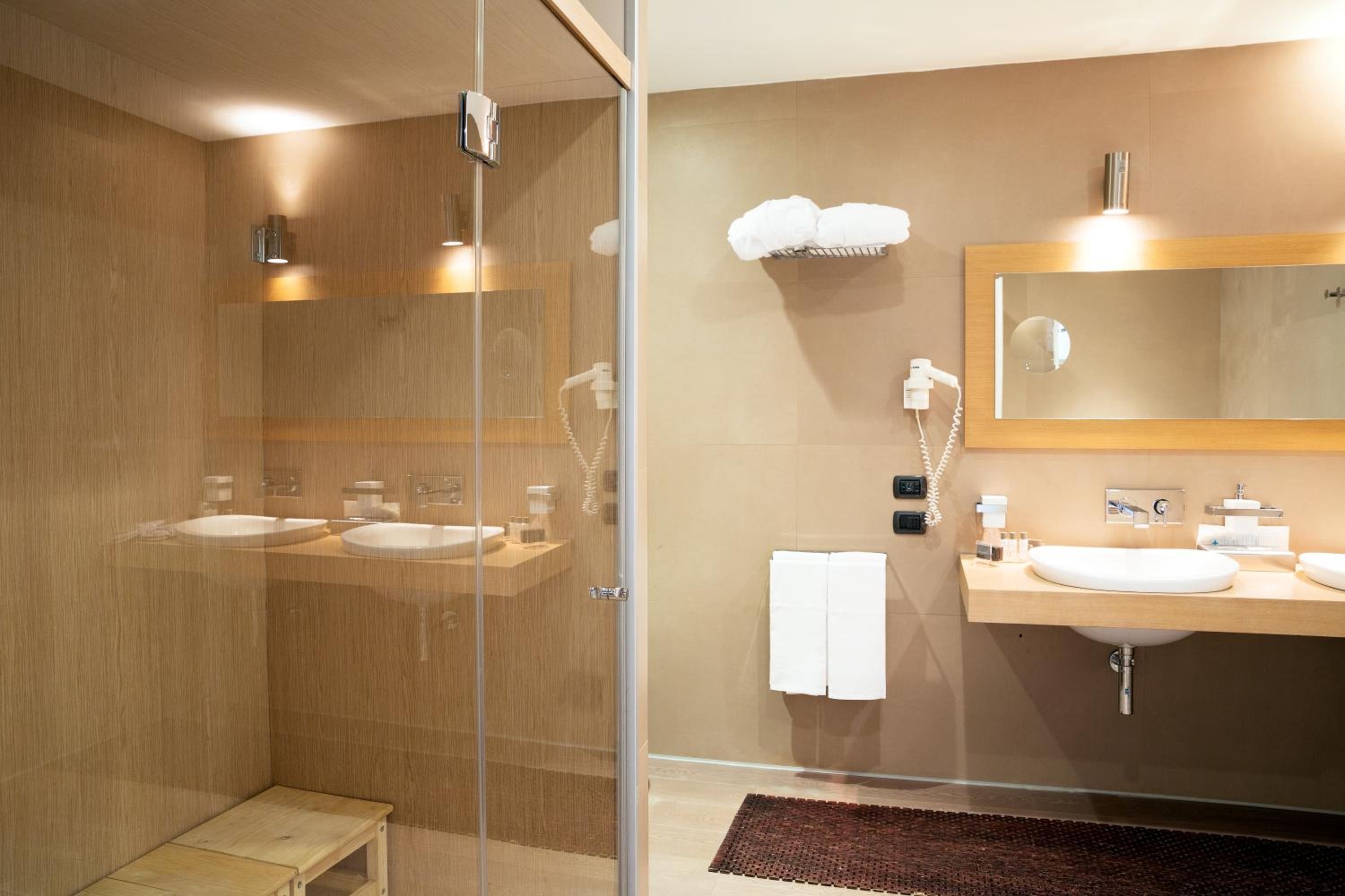 Suite - Photo 3