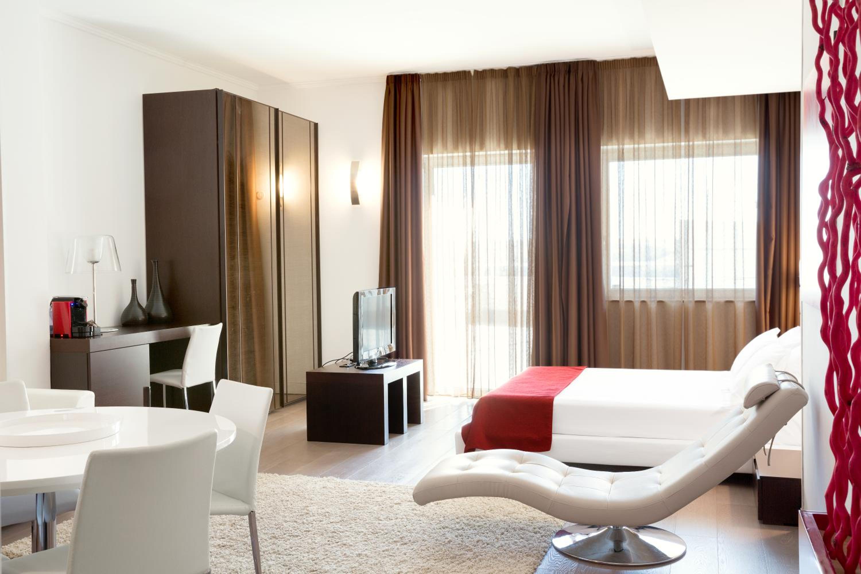 Suite - Photo 4