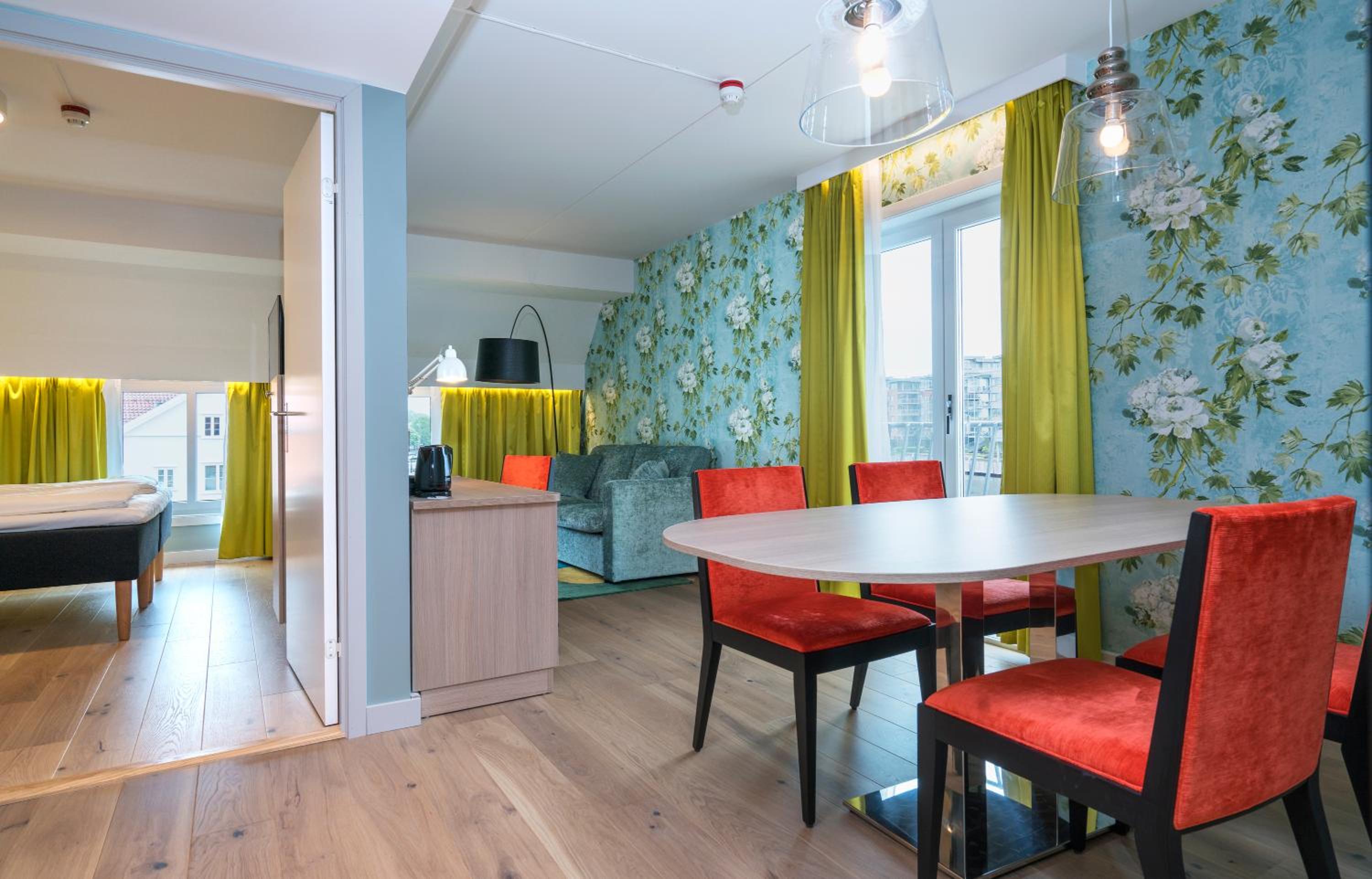Suite - Photo 5