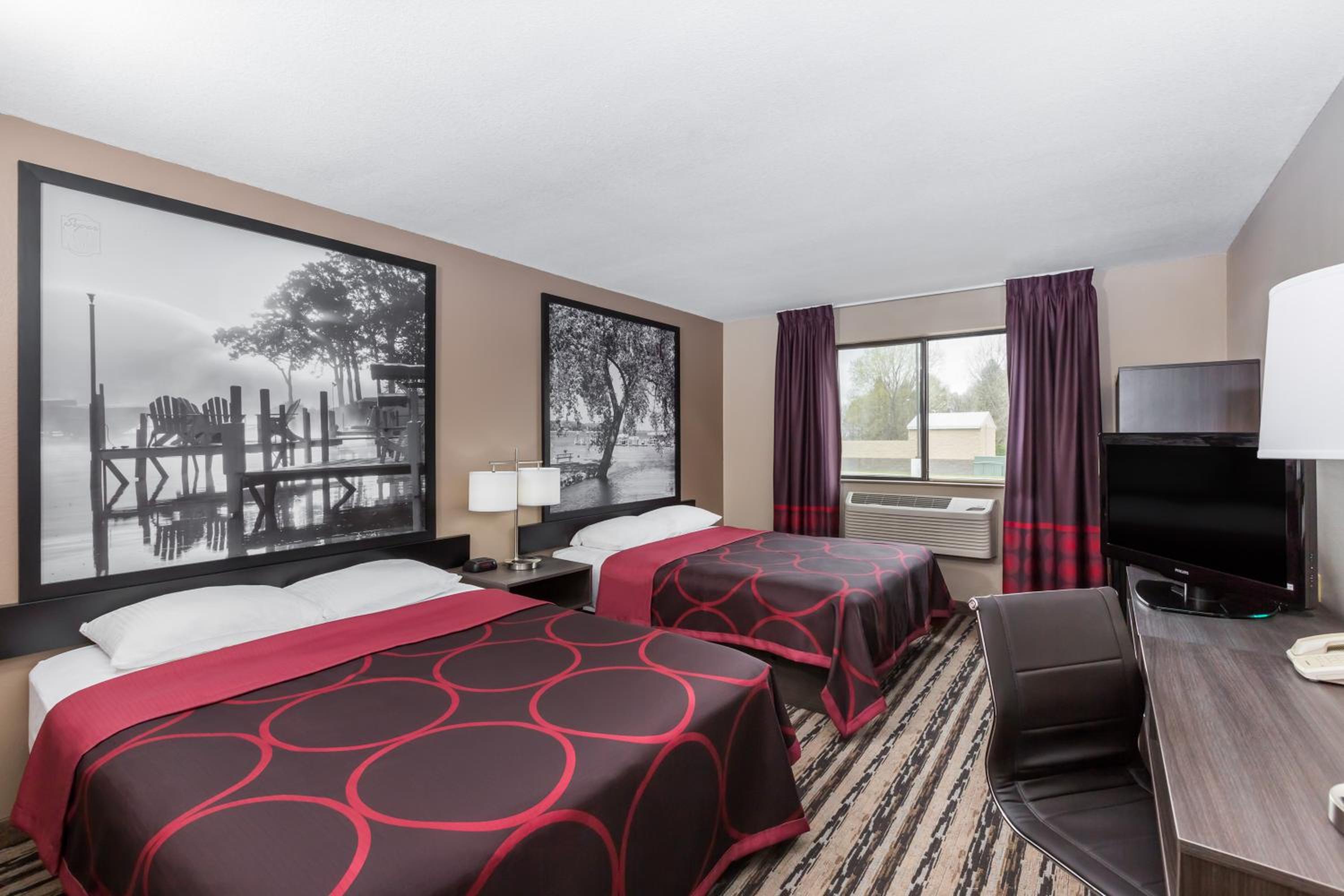 Deluxe Queen Room with Two Queen Beds - Non-Smoking - Photo 3