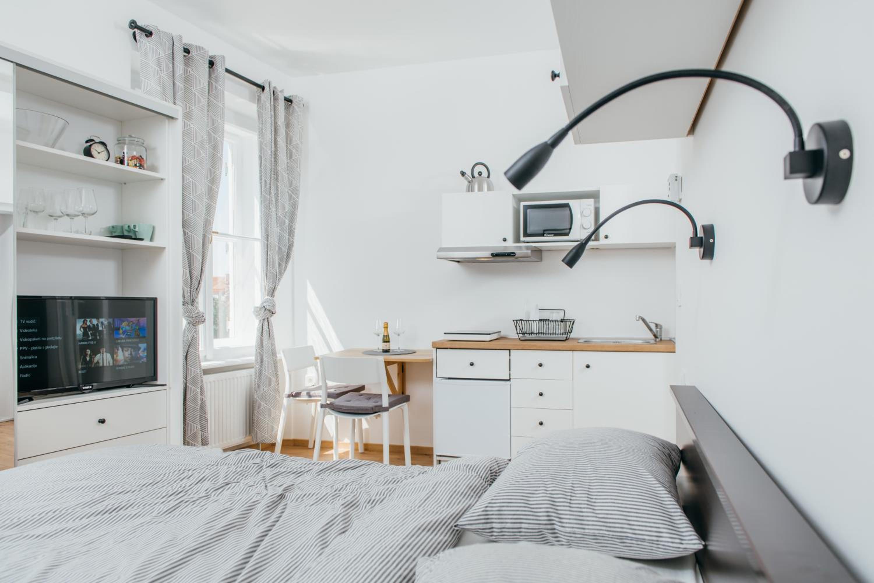 Studio Apartment - Photo 1