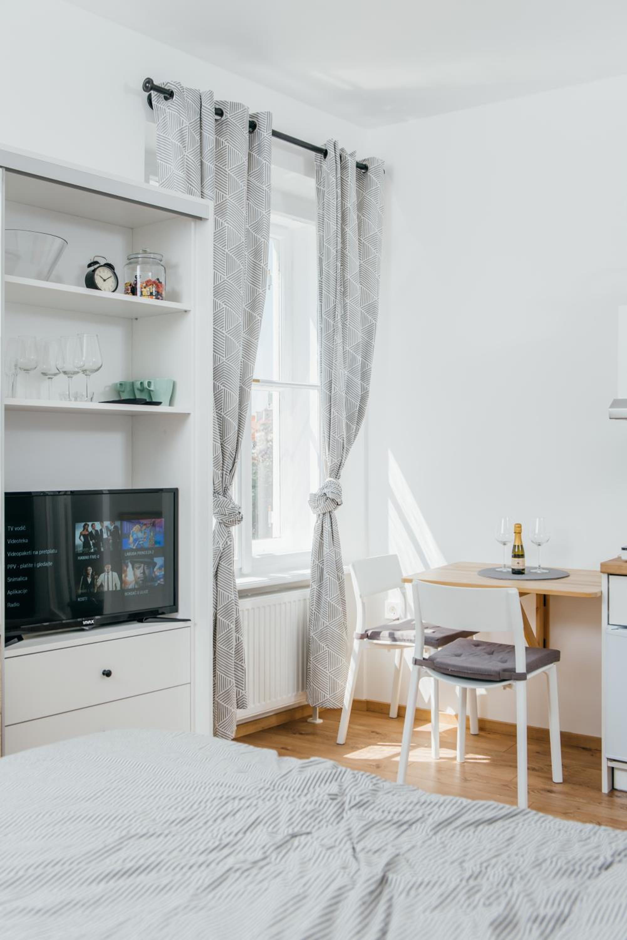 Studio Apartment - Photo 13