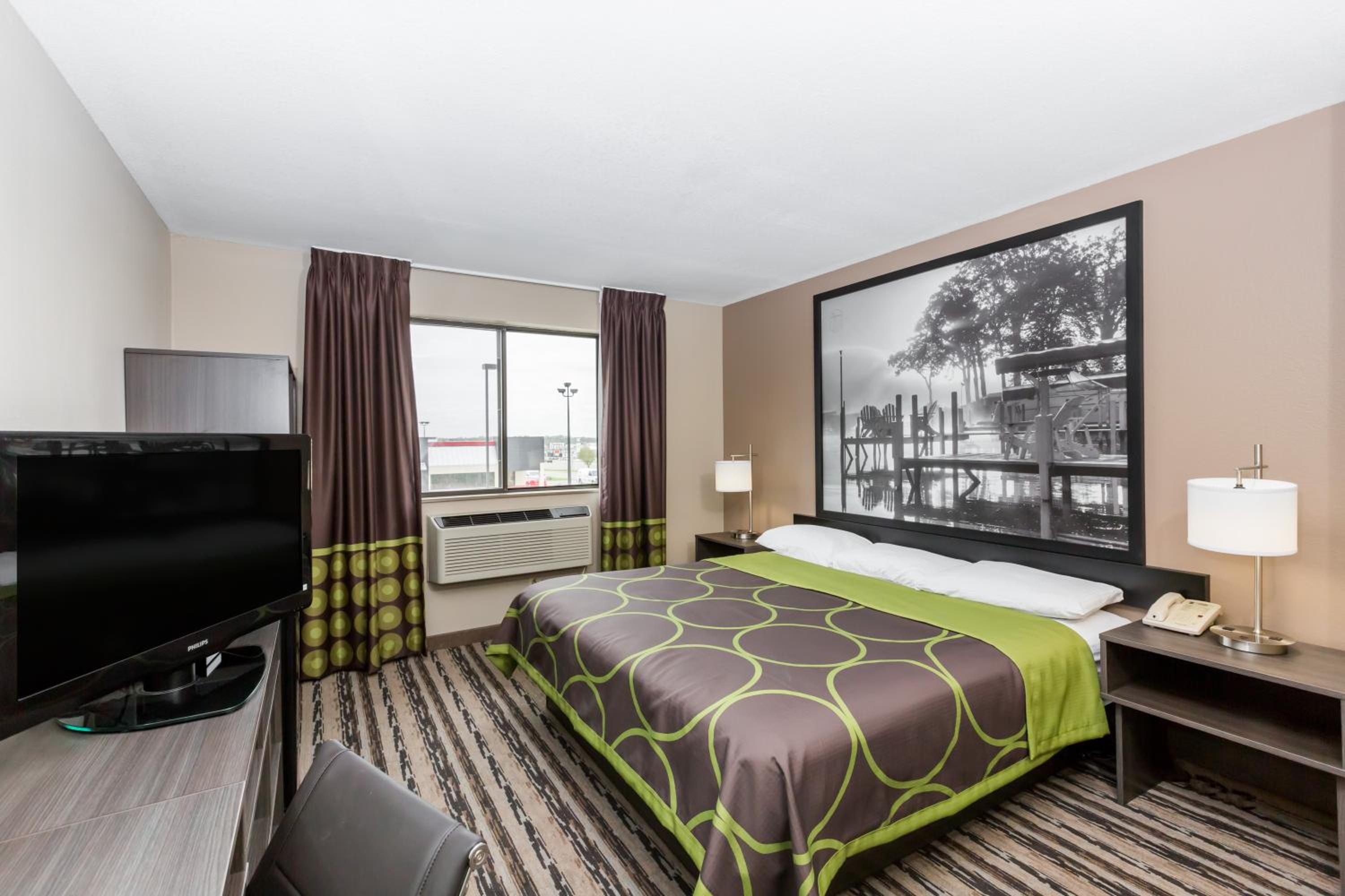 King Room - Non-Smoking - Photo 3