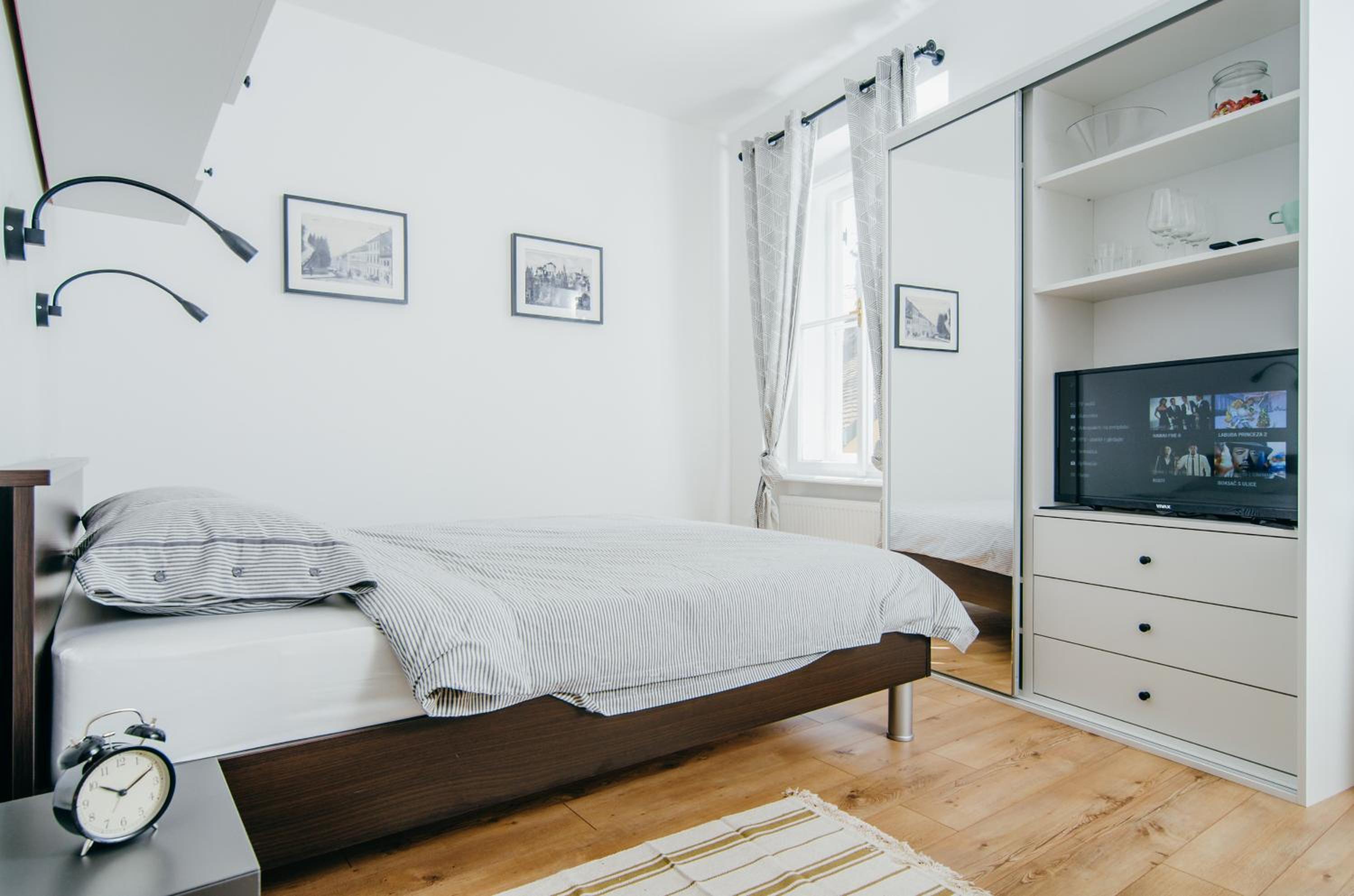 Studio Apartment - Photo 14