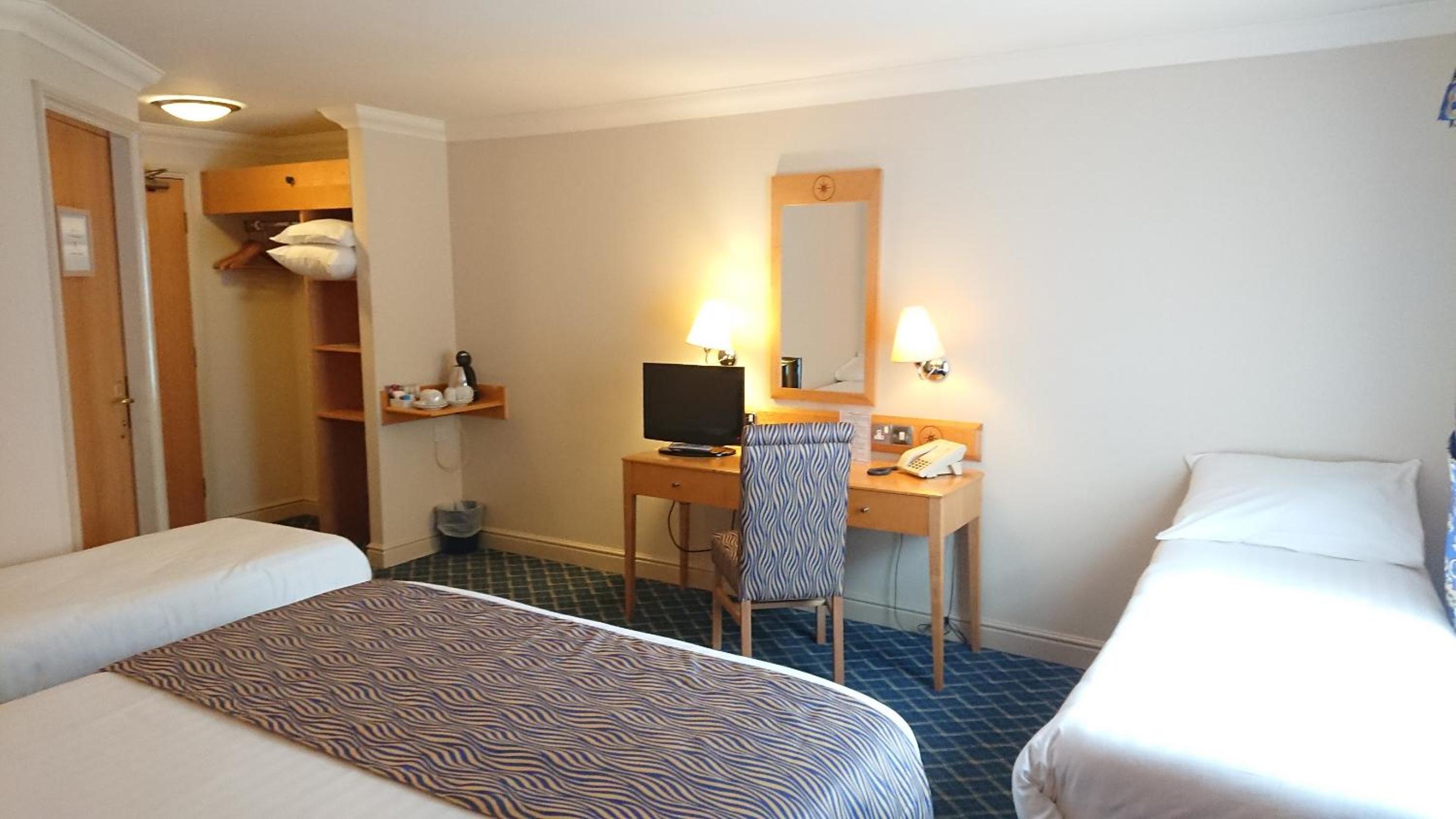 Family Room (2 Adults + 2 Children) (Hotel)