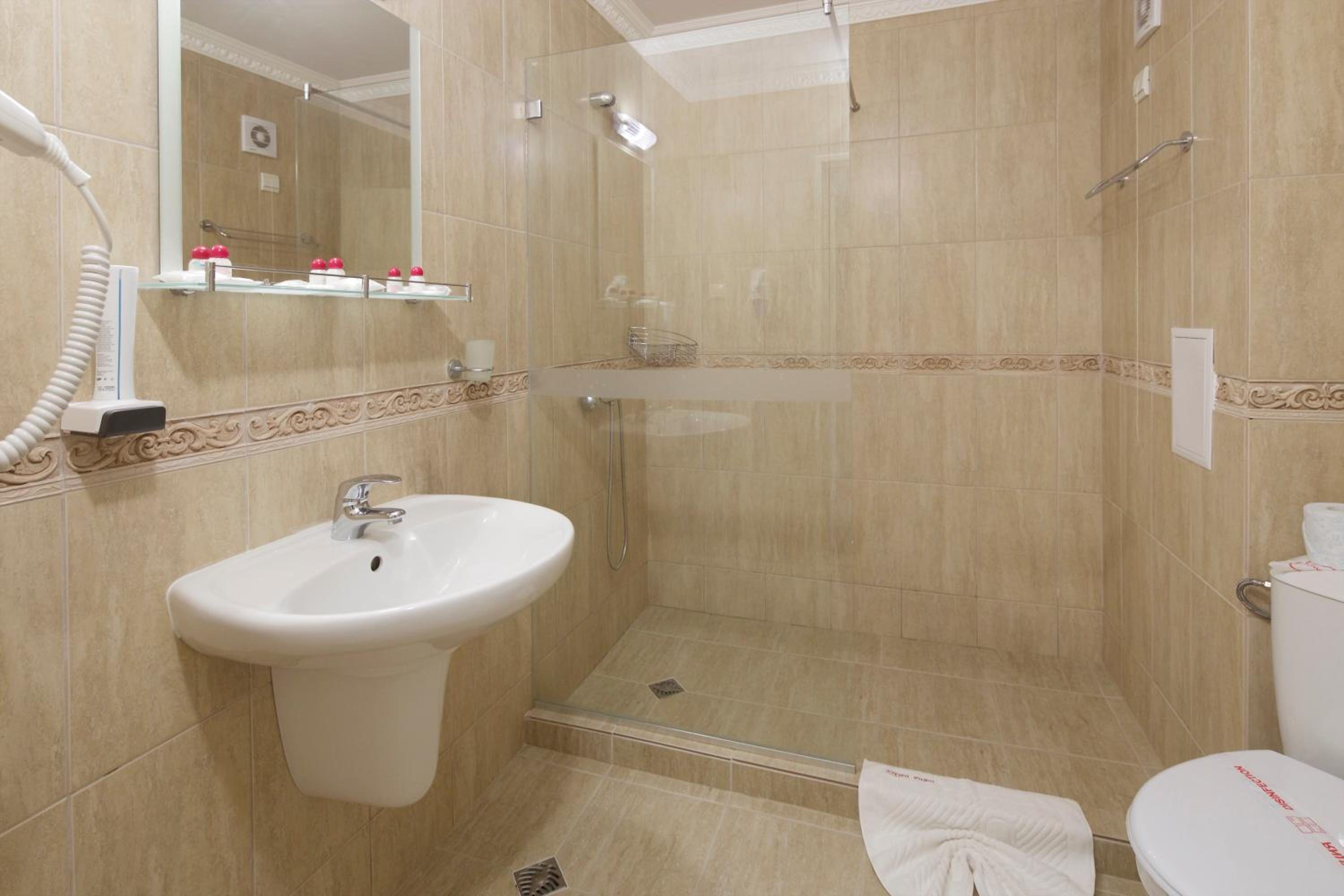 Deluxe Family Room with Balcony ( 3 Adults +1 Child) photo 3