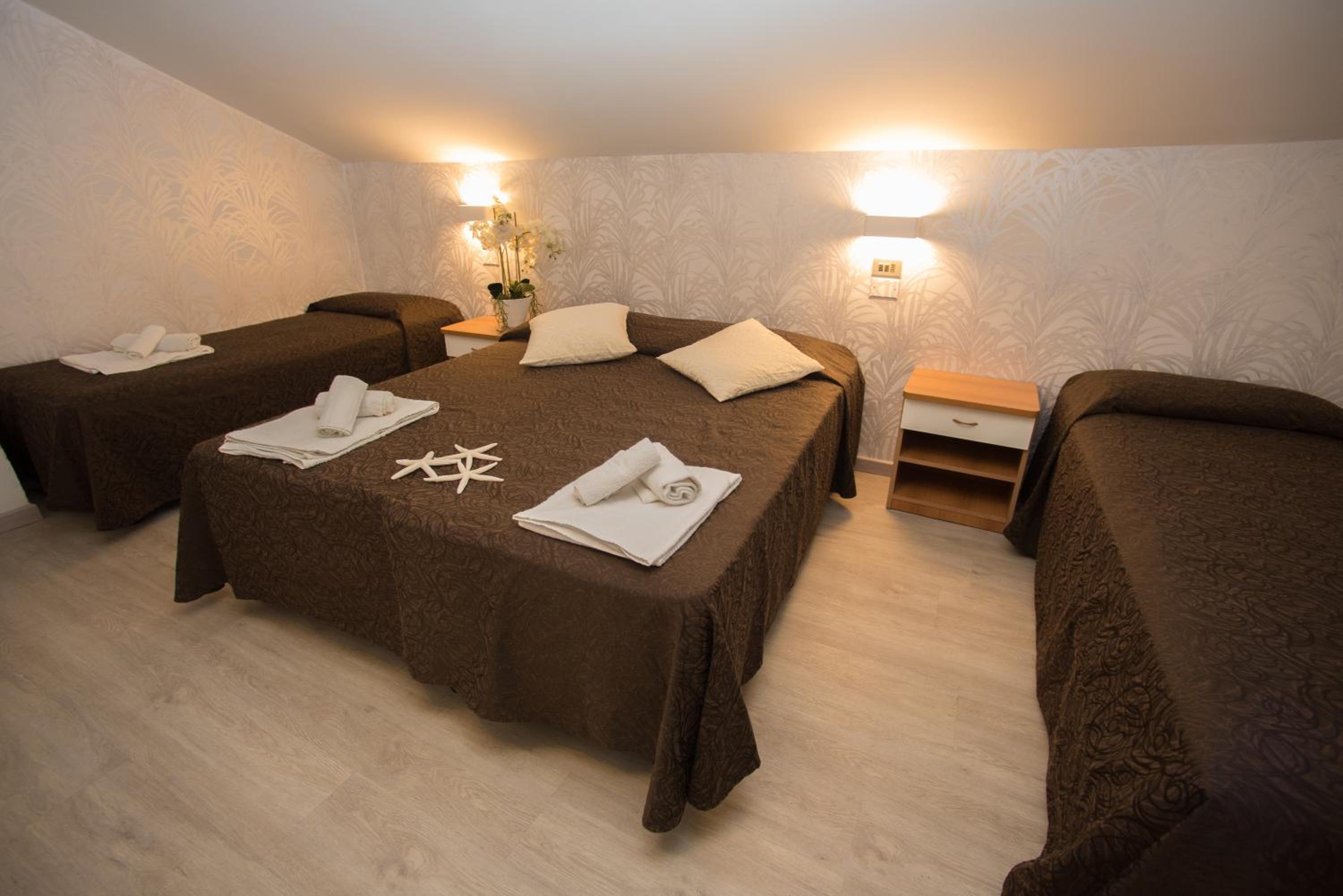 Economy Double Room - Photo 5