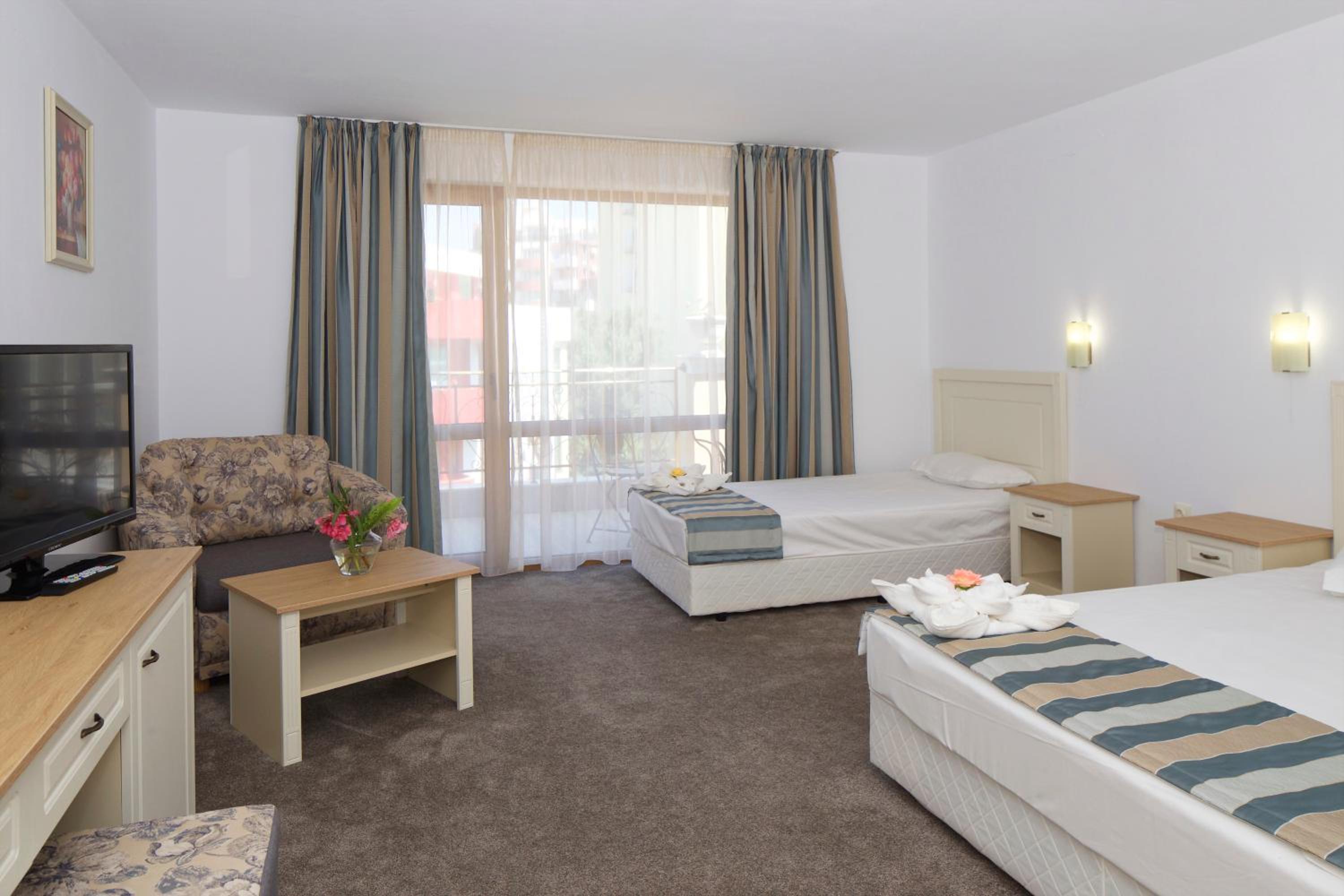Deluxe Family Room with Balcony ( 3 Adults +1 Child) photo 1