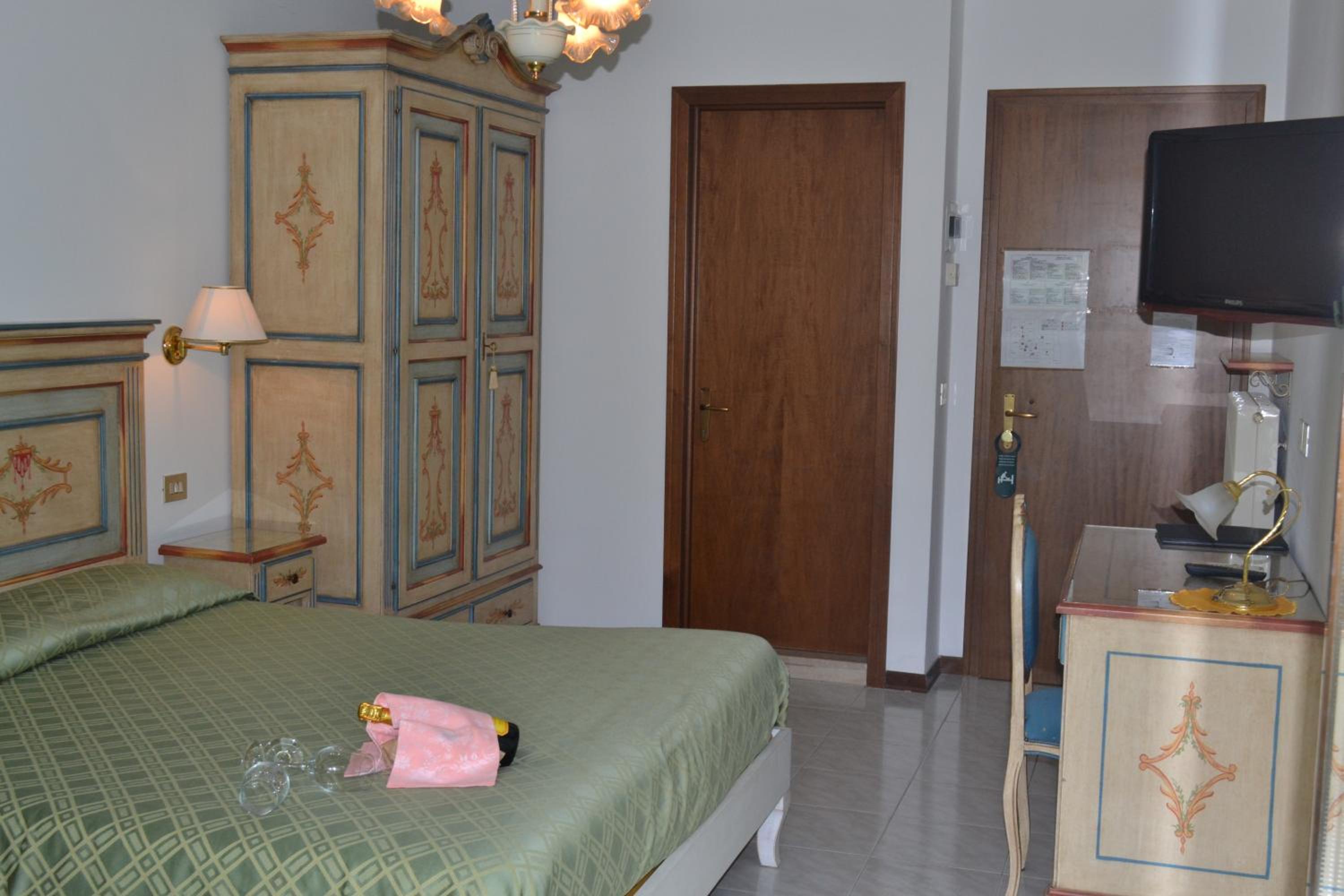 Double Room with Terrace - Photo 6