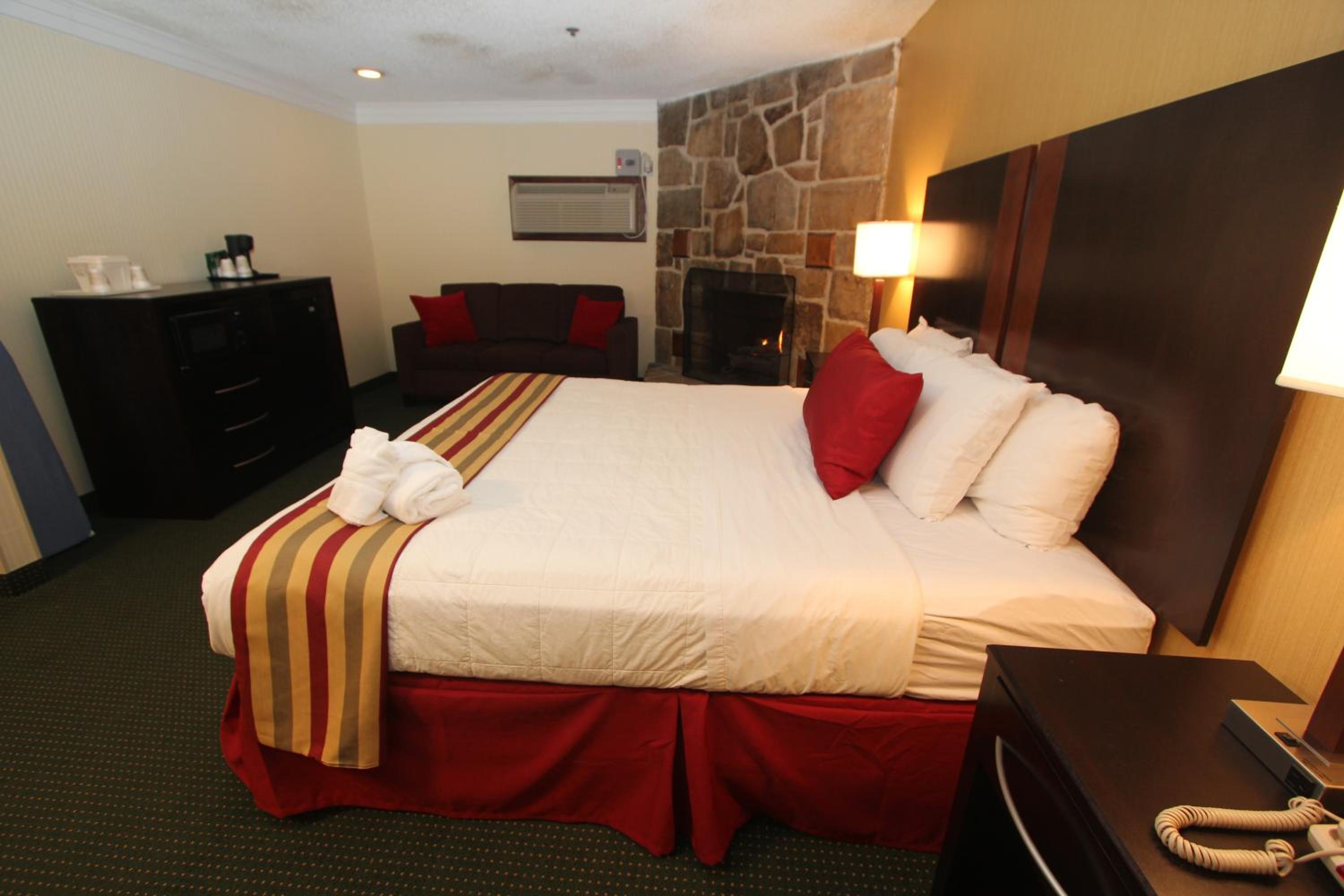 King Suite with Sofa Bed - Disability Access photo 3
